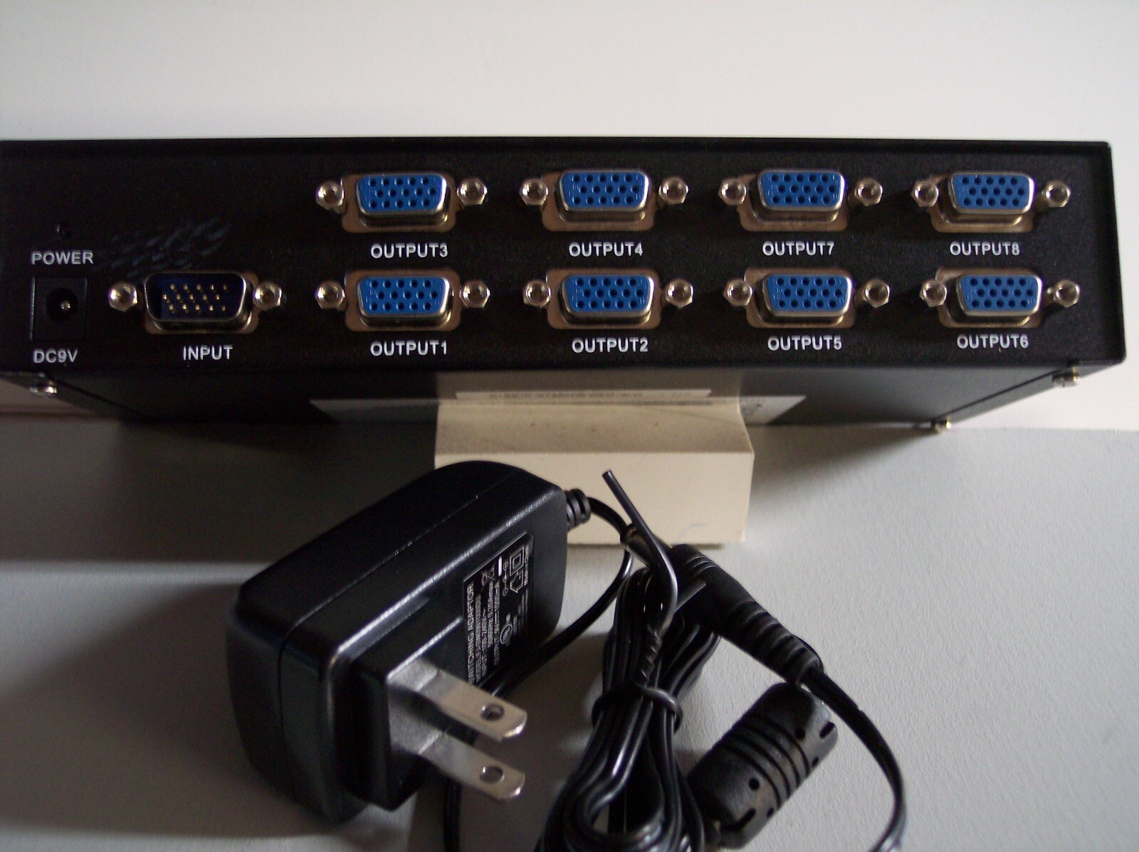 MANHATTAN 207355 (8-Port) Professional VGA Video Splitter 