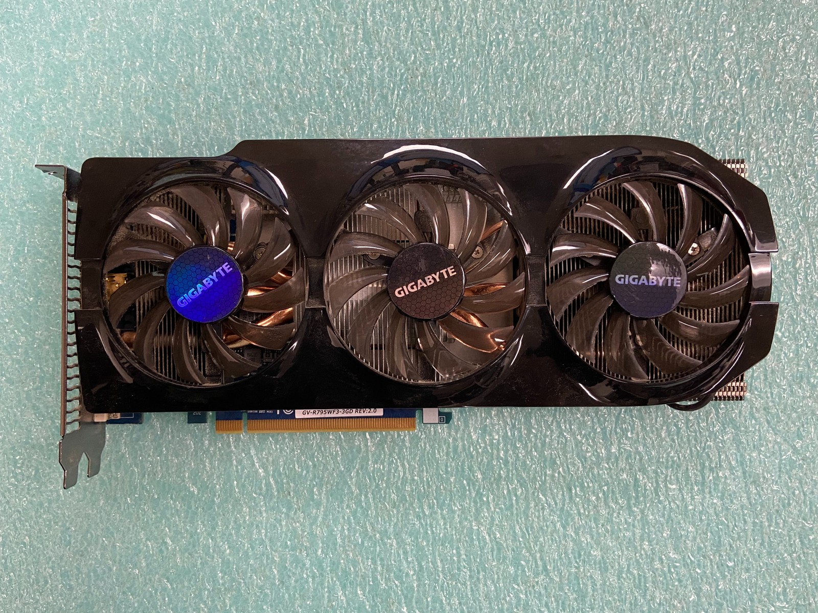 GIGABYTE AMD Radeon HD 7950 3GB GDDR5 Graphics Card GV-R795WF3-3GD - GPU69A