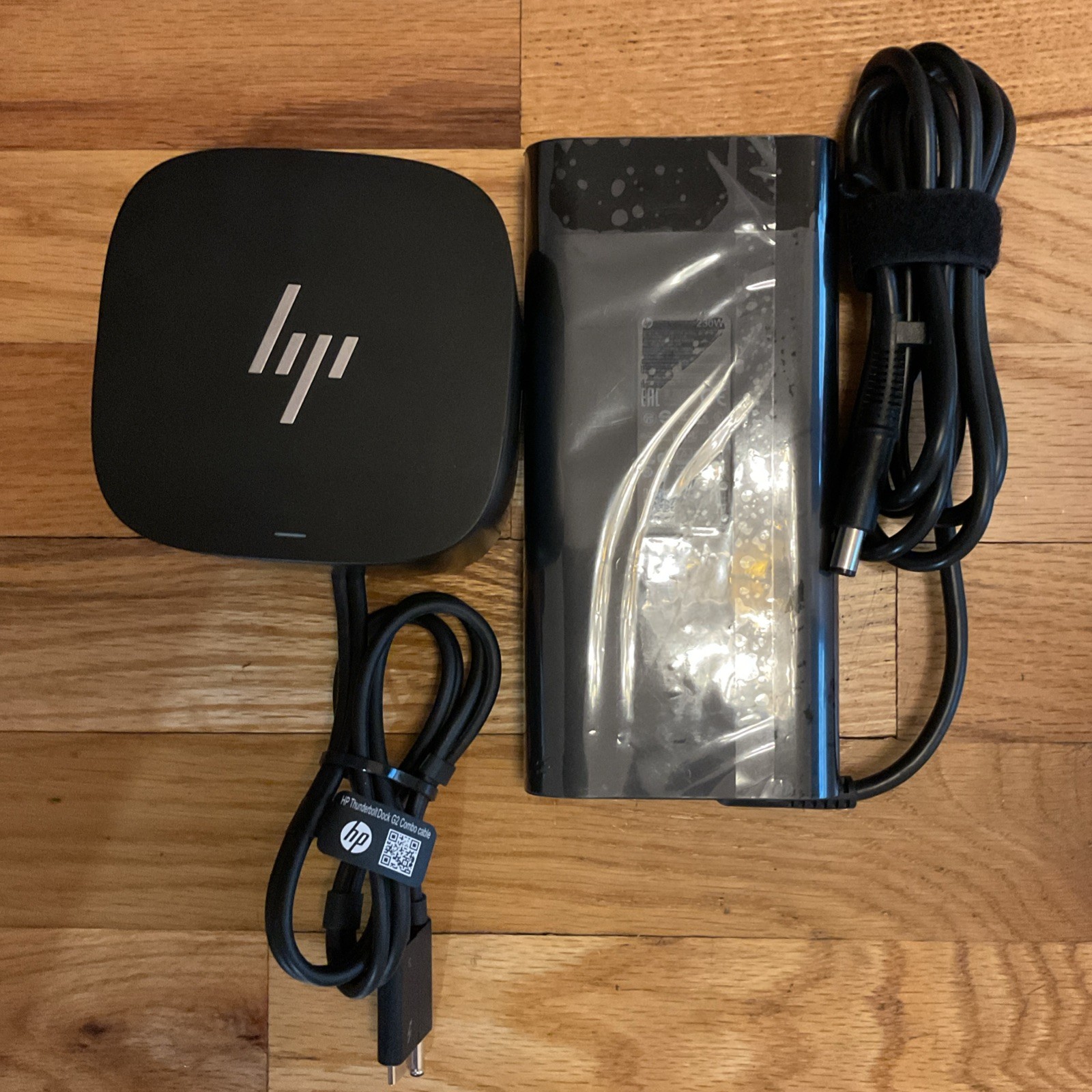 HP HSN-IX01 Thunderbolt Dock G2 with Combo Cable Docking Station 230W AC.