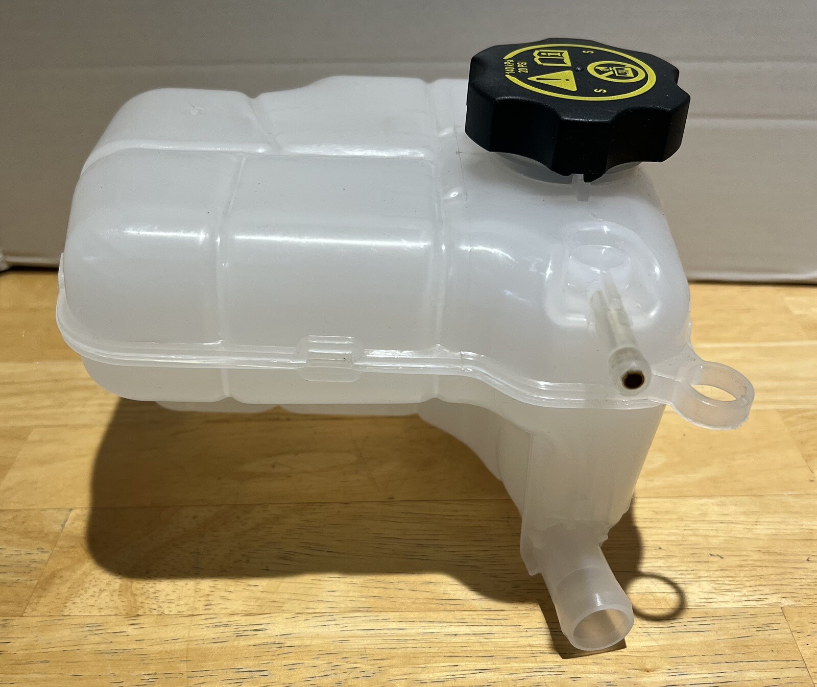 Engine Coolant Expansion Reservoir Overflow Tank Suitable Buick Cascada 2016-19