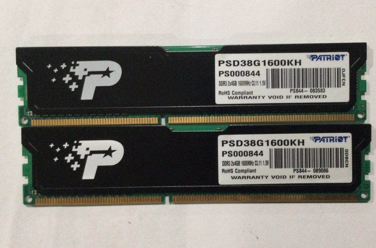 Patriot Signature DDR3-1600 PC3-12800 8GB 2x4GB PSD38G1600KH - Black- Heatsink