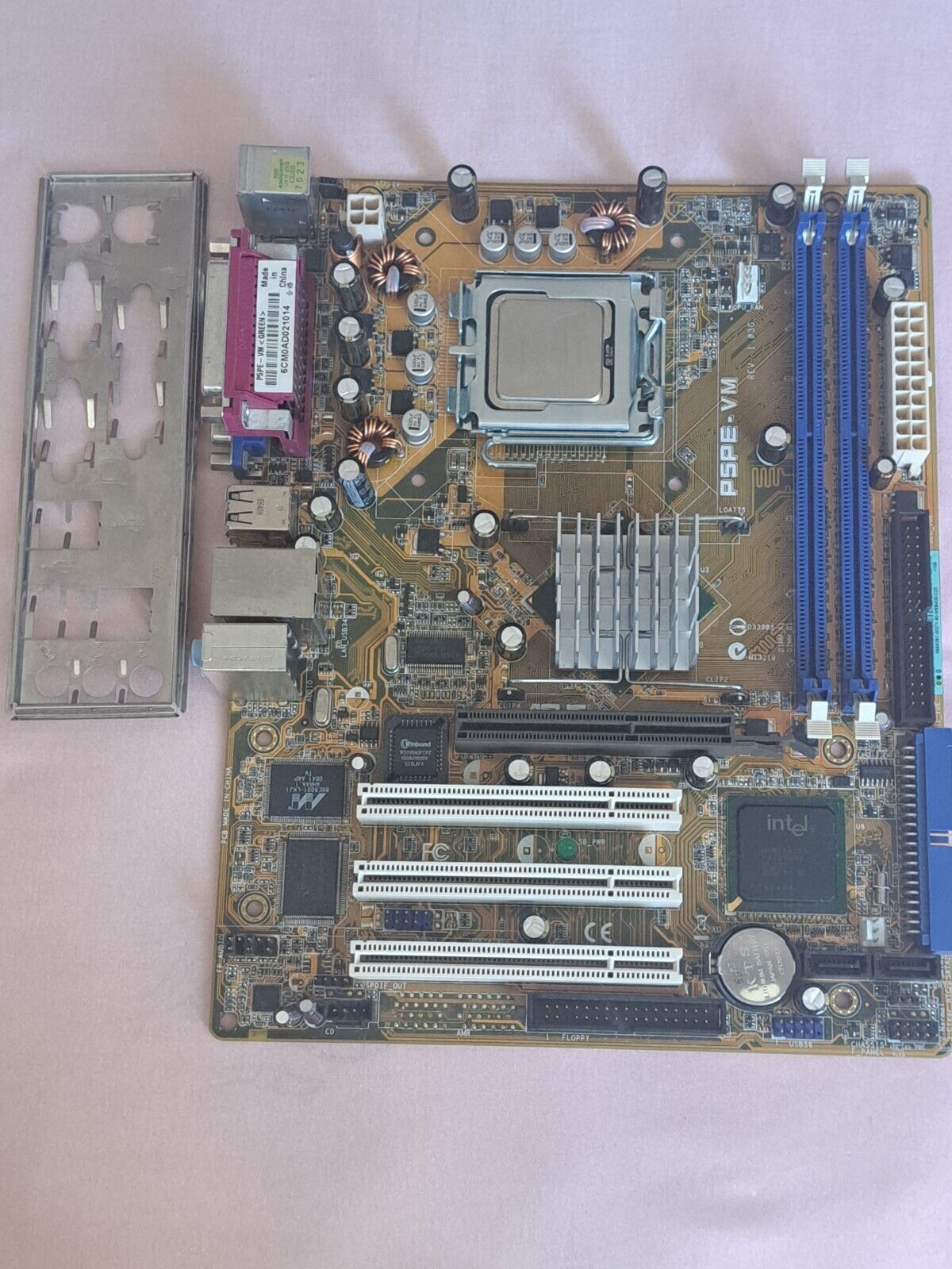 ASUS P5PE-VM Socket 775 AGP DDR1 Motherboard+CPU Intel Celeron D 326 2,53GHz.+BP