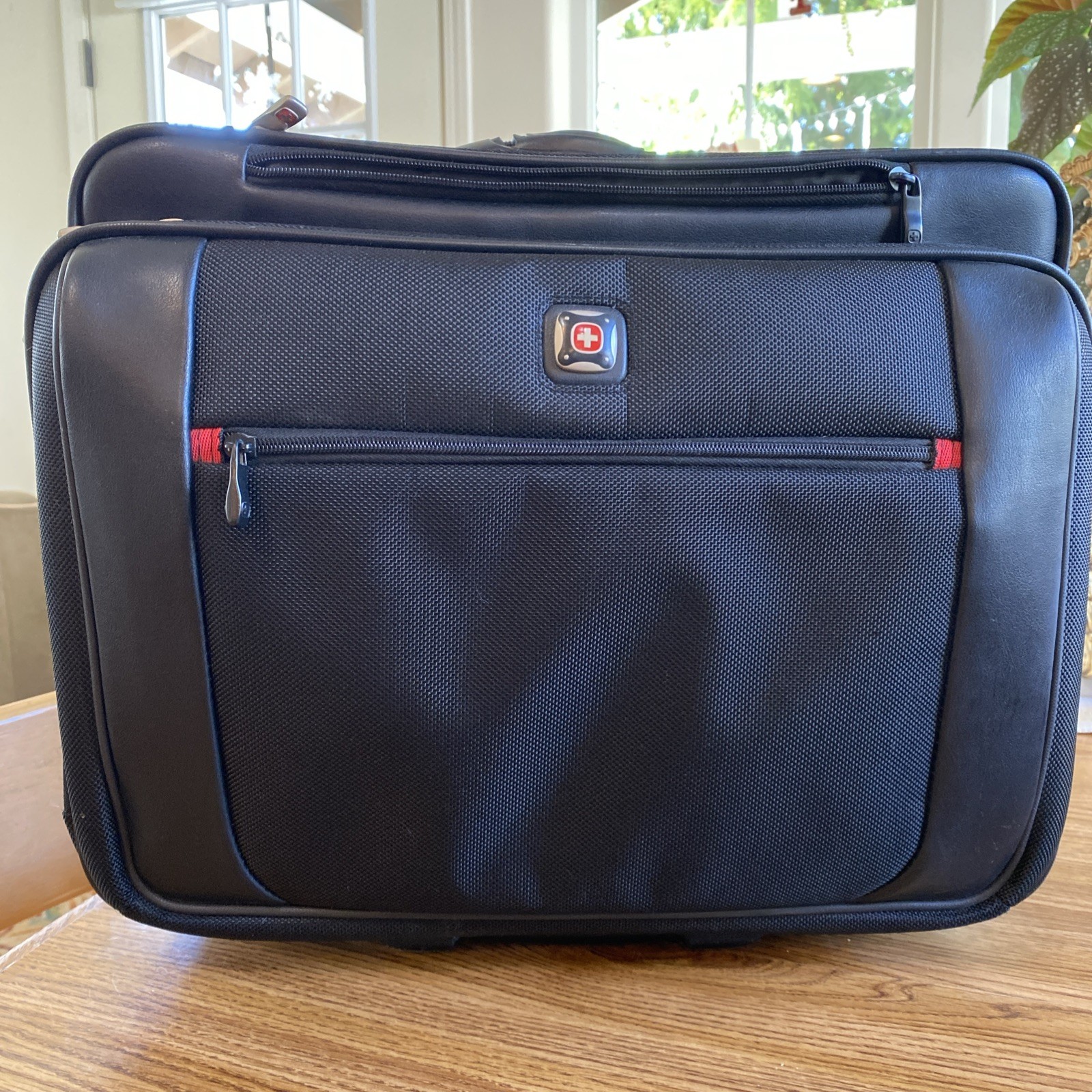 SwissGear Rolling Travel Laptop Wenger 17" Patriot Business Laptop Luggage Bag