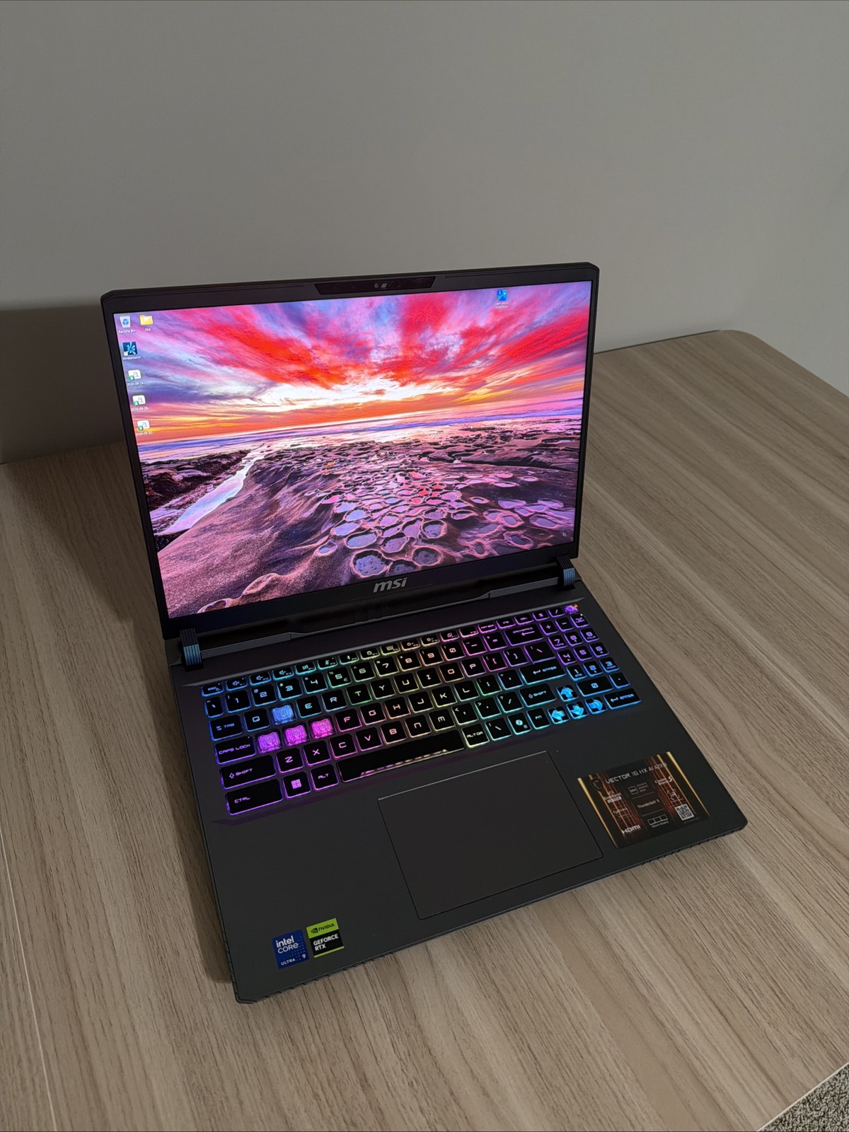 MSI Vector 16" ULTRA 9 275HX 2.7GHz 32GB RAM 1TB SSD GeForce RTX 5070