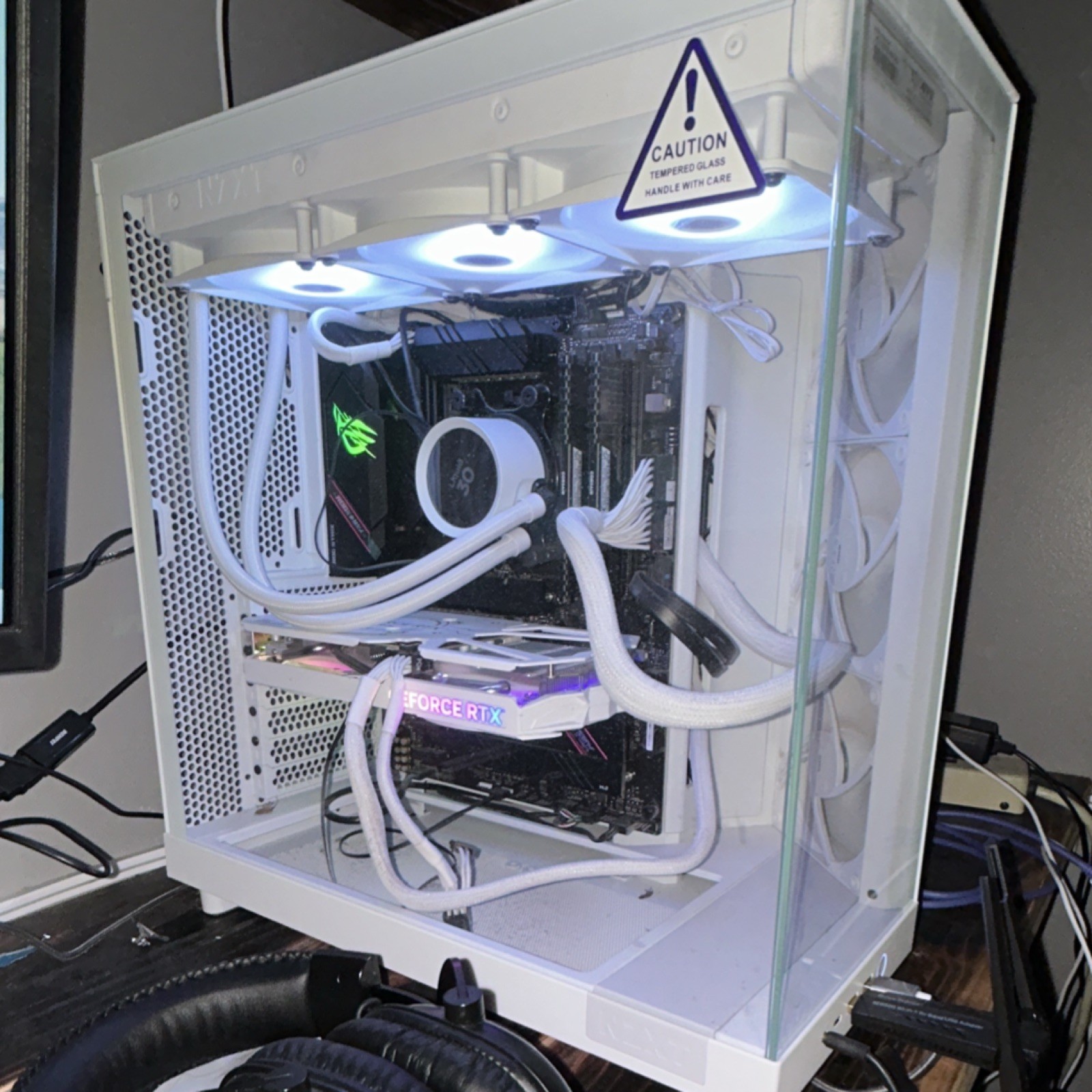 NZXT White Gaming Desktop Tower GeForce RTX RGB Lighting Liquid Cooling