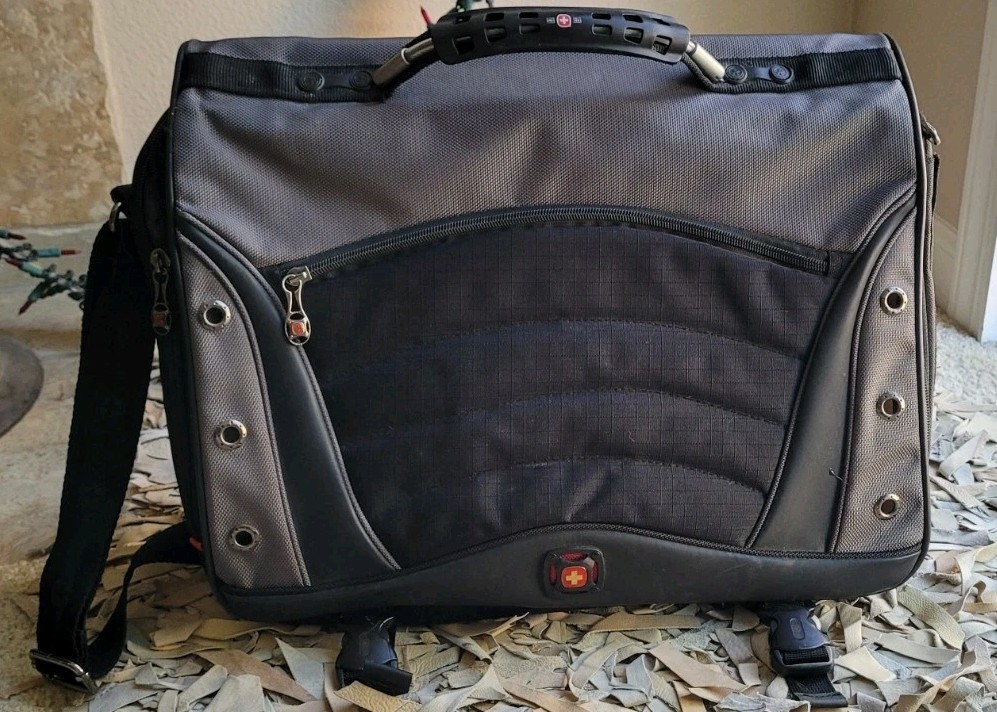 Swissgear WENGER Saturn Laptop Messenger Bag  Briefcase Black Gray