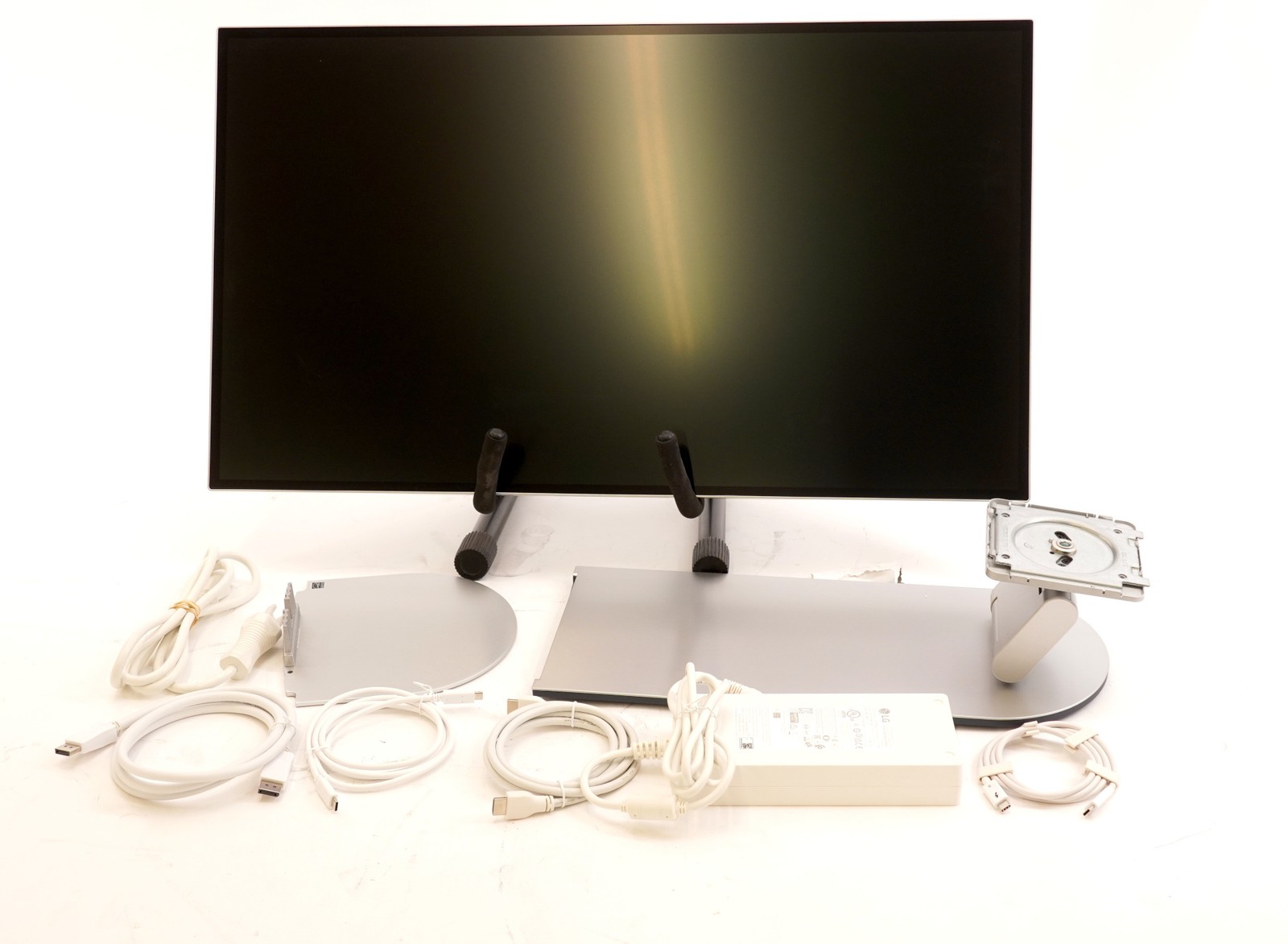 LG 32-Inch UltraFine evo 6K Nano 60Hz IPS Black Professional Monitor (Silver)