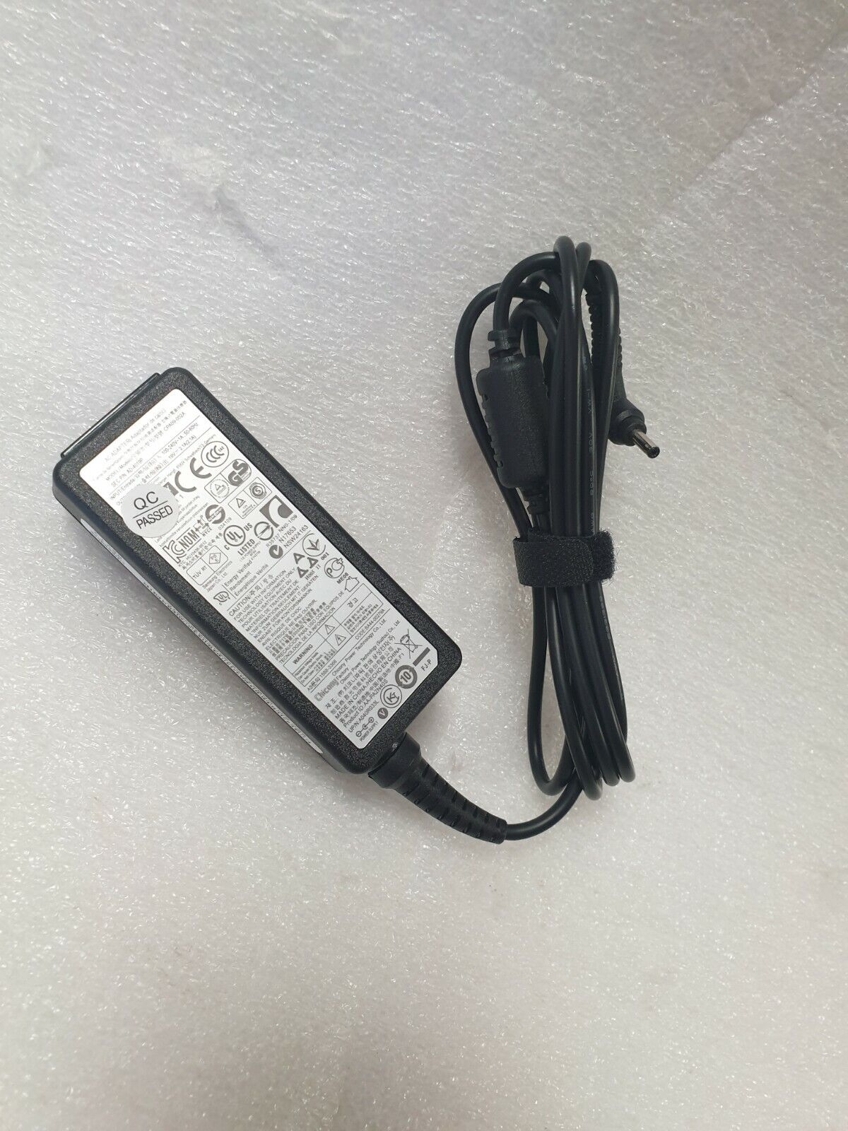 OEM Samsung Ultrabook 530U cpa09-002a 40w AC power supply adapter charger 