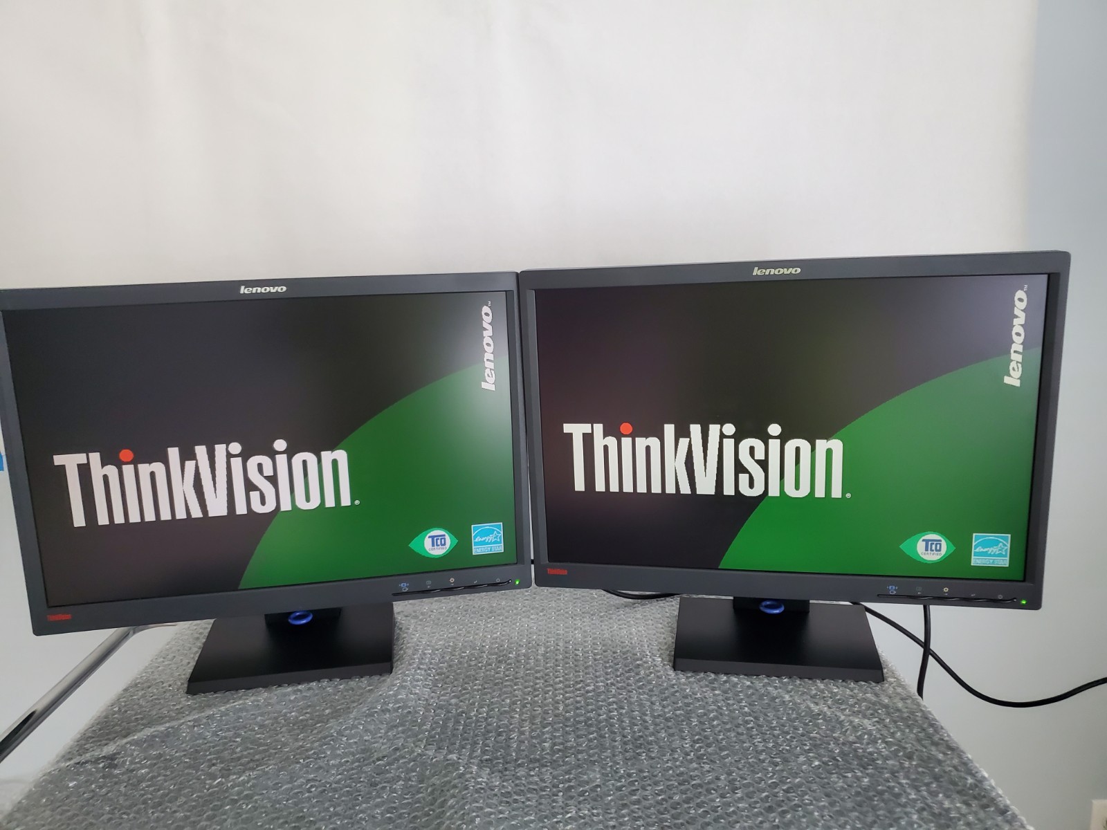 LOT-2 Lenovo L2250p 22" LCD Monitor VGA DVI 2572-HB6 45J8741