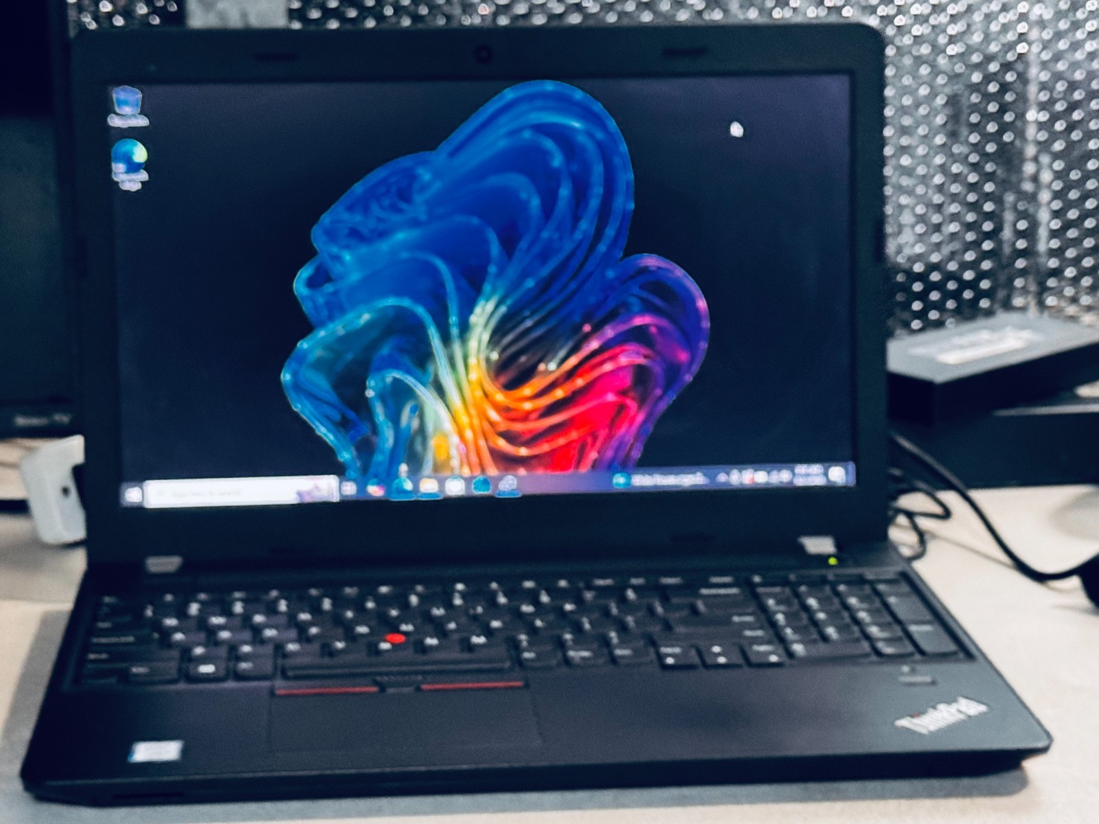 Lenovo ThinkPad E570 Laptop-Intel i5-7200U-8GB RAM-128GB SSD WIN 10-8HR BATTERY