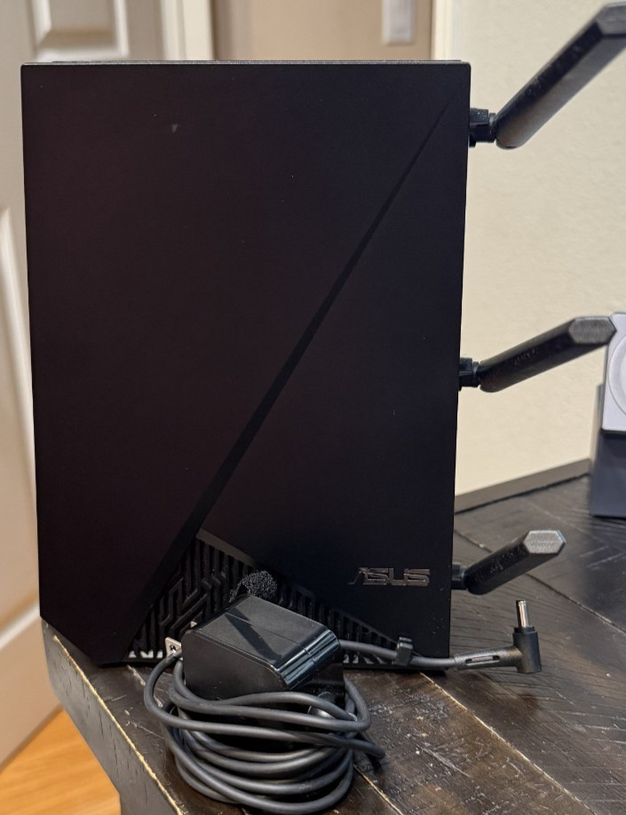 ASUS Dual-Band WiFi  Range Extender AiMesh Extender (RP-AC1900) with adapter