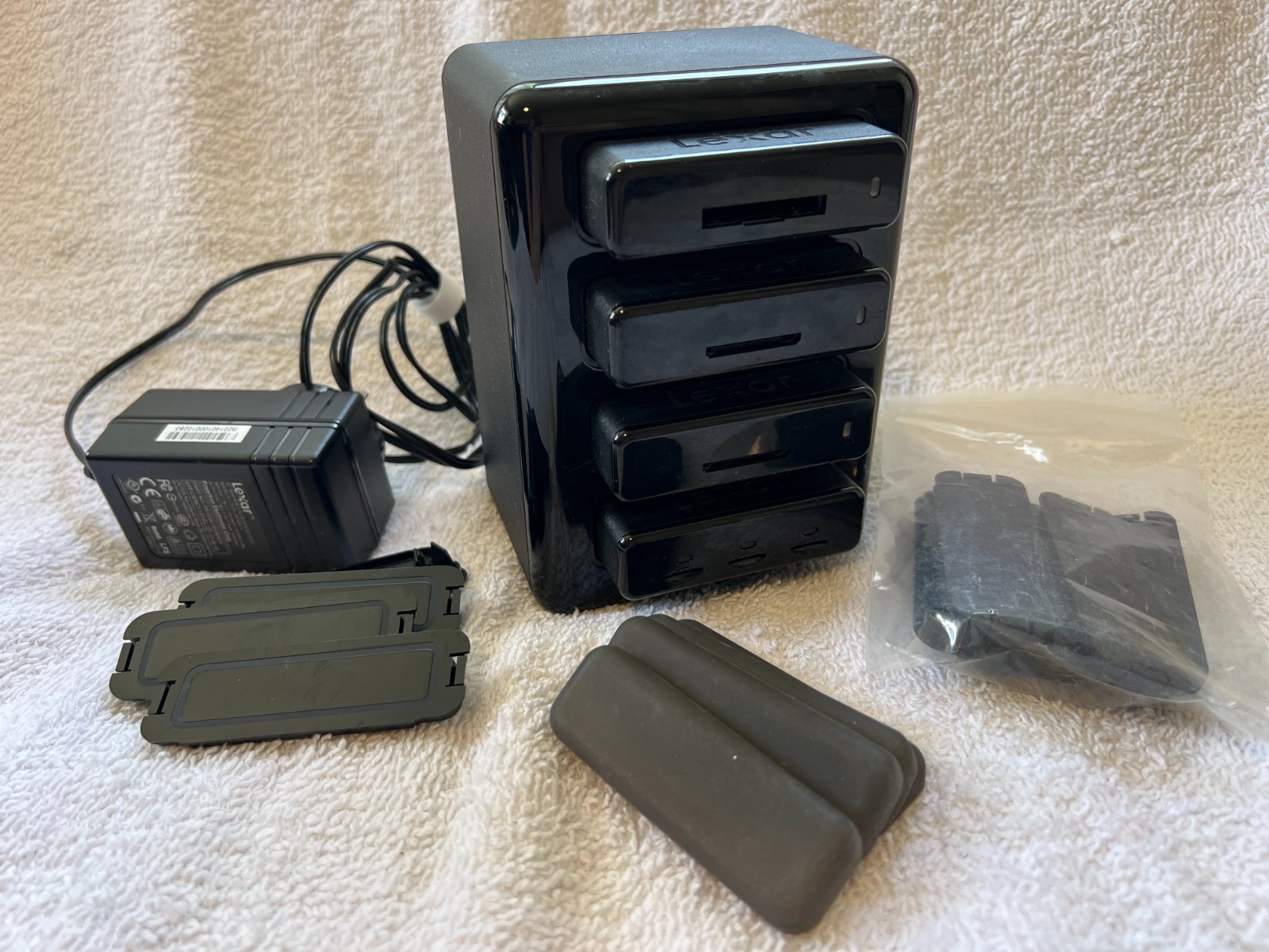 Lexar Professional Workflow HR1 4 Bay Card Reader Station XR2 UR2 SR2 Power Caps