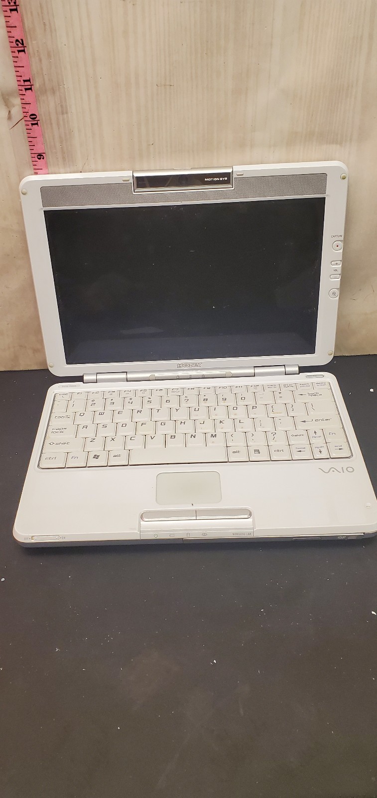 Sony Vaio PCG491L laptop for parts. It does not work.