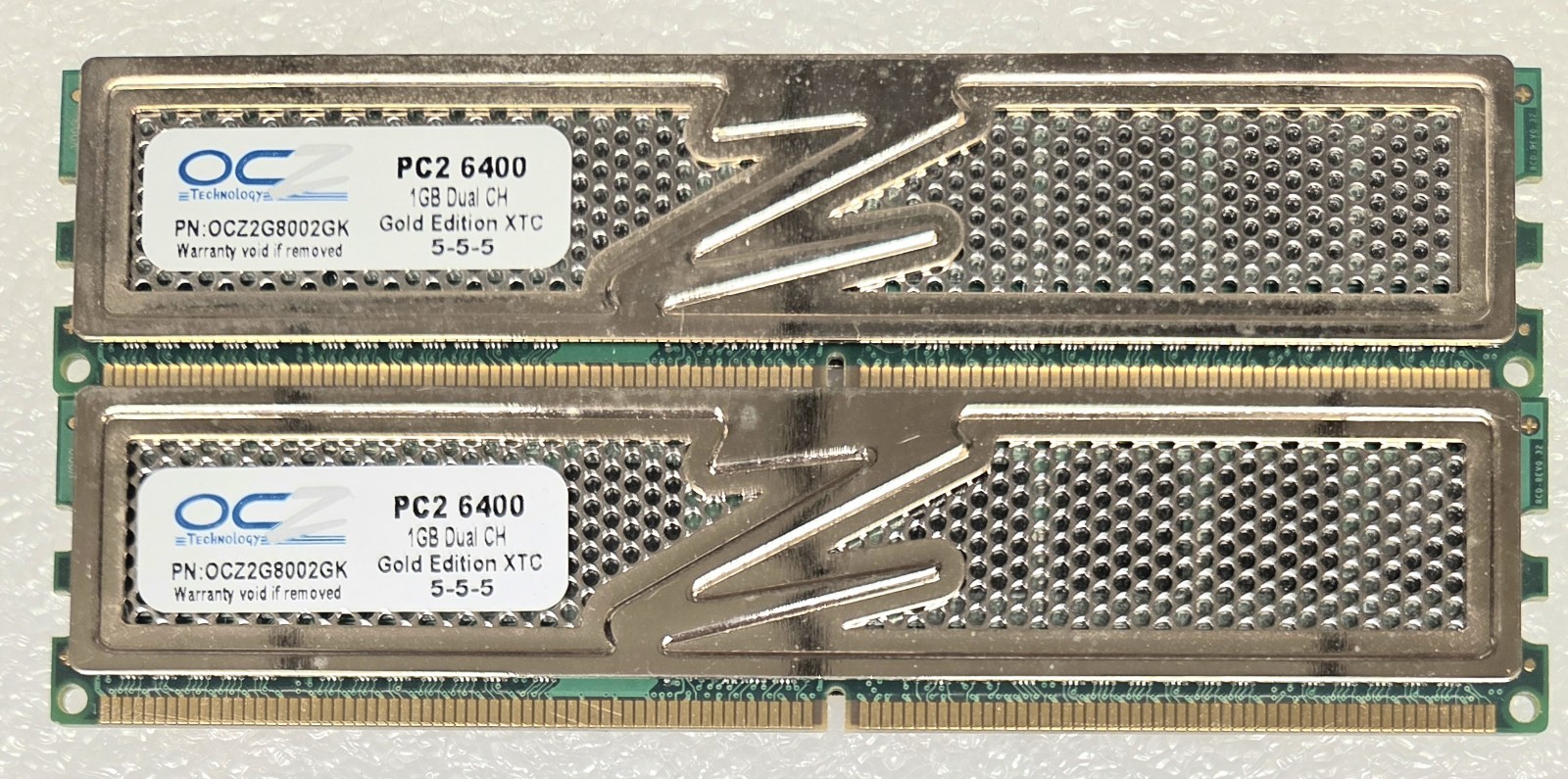 2x OCZ Tech DDR2 1GB 800Mhz 240pin SDRAM, OCZ2G8002GK w/Heat Spreader
