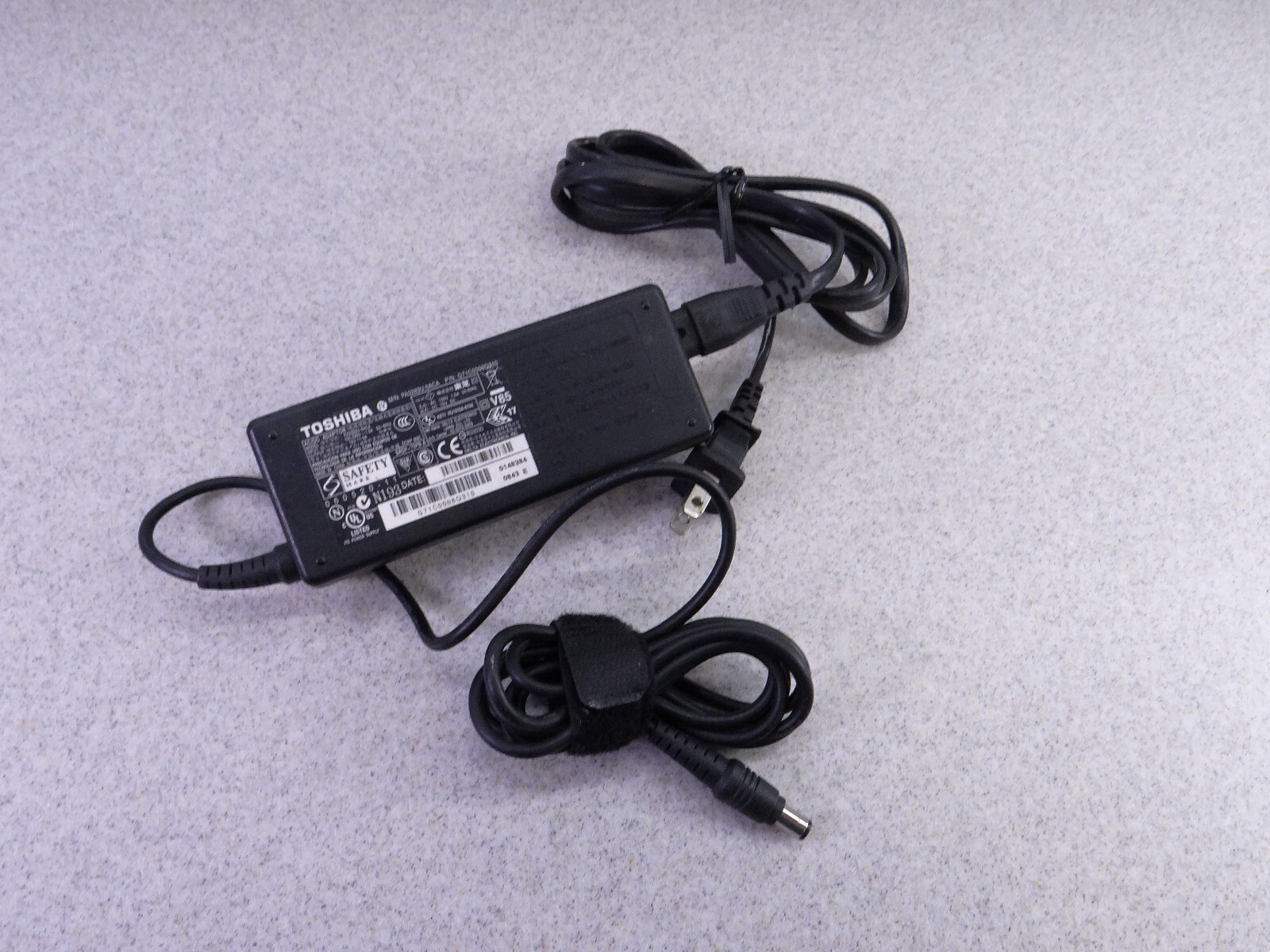 Original OEM Toshiba PA3283U-5ACA AC Adapter 15V 5A Part No G71C0006Q310