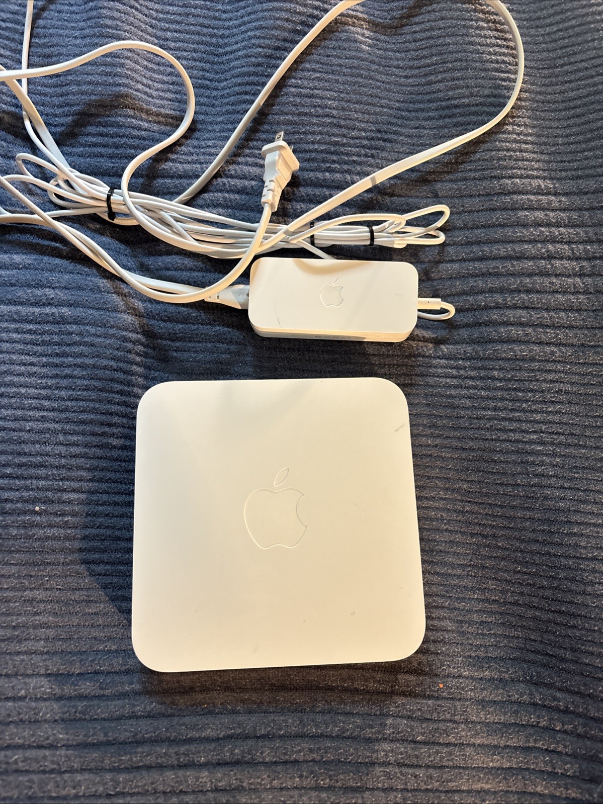Apple AirPort Extreme Base Station A1354 Wireless WiFi Router- With Power Supply