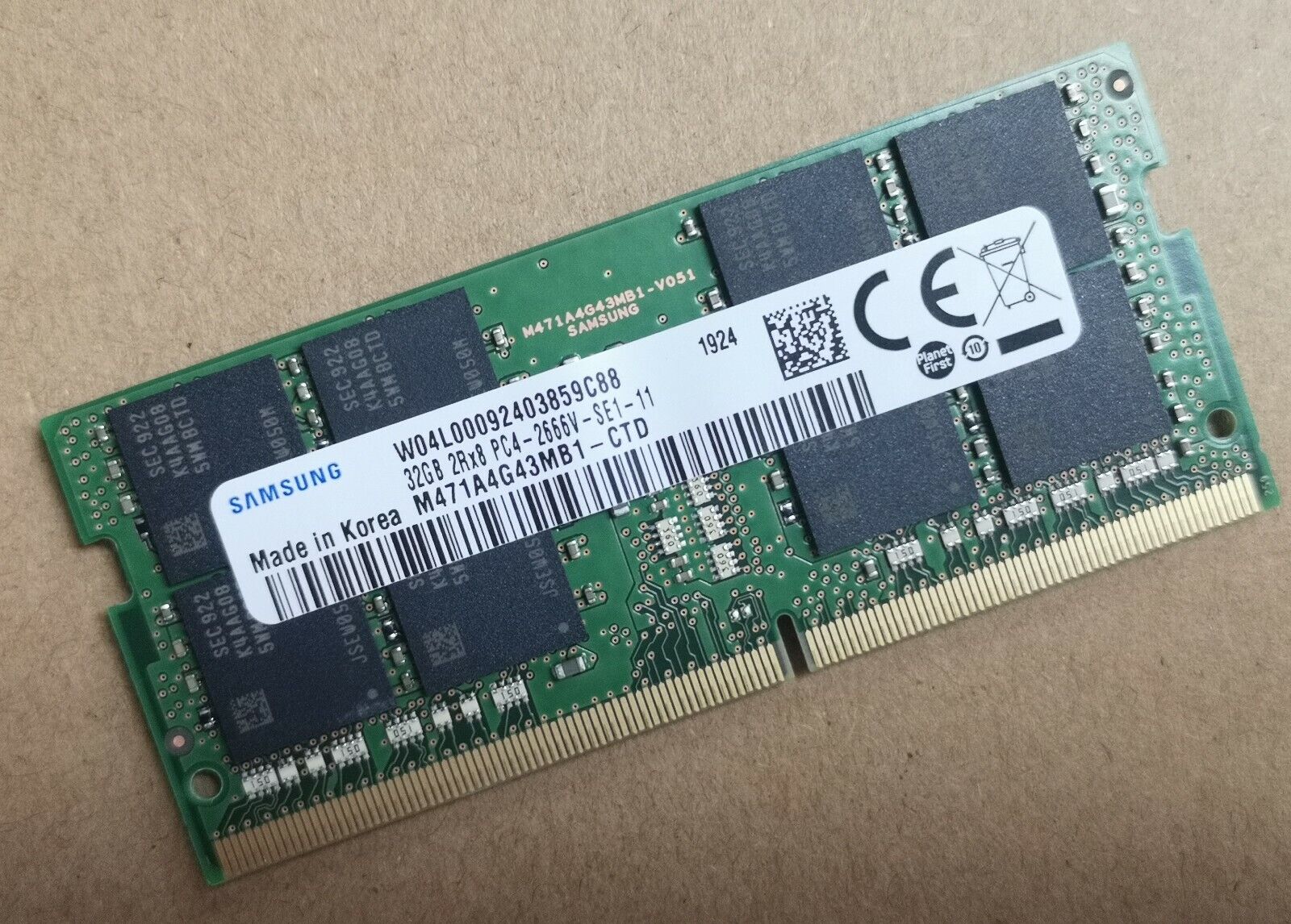 SAMSUNG 32GB DDR4 2666MHz Laptop RAM M471A4G43MB1-CTD 2Rx8 PC4-2666V-SE1 SO-DIMM