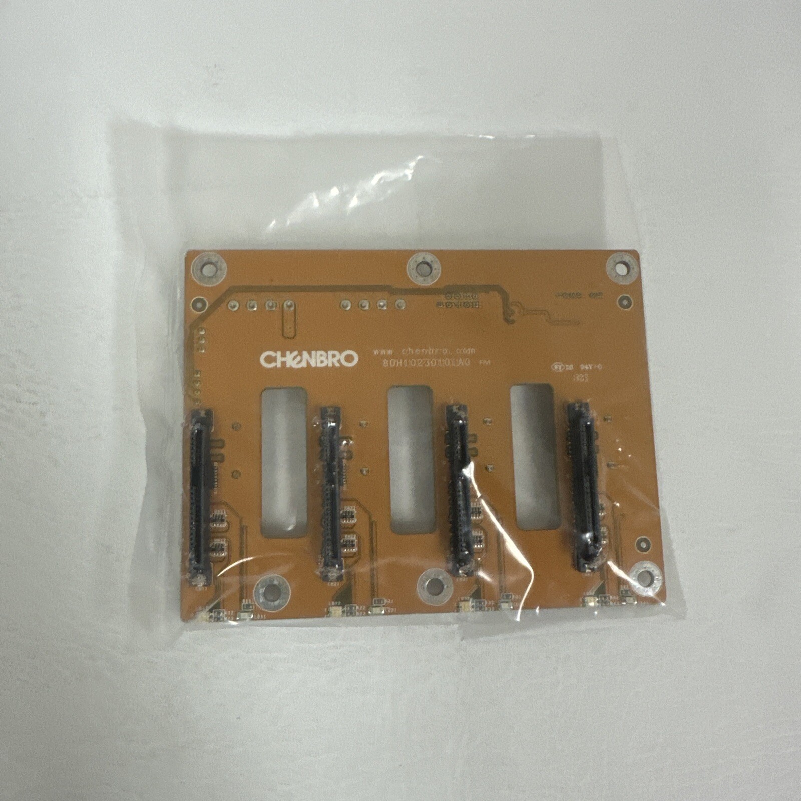 CHENBRO 80H10230101A0 Backplane 4 Port F:VI