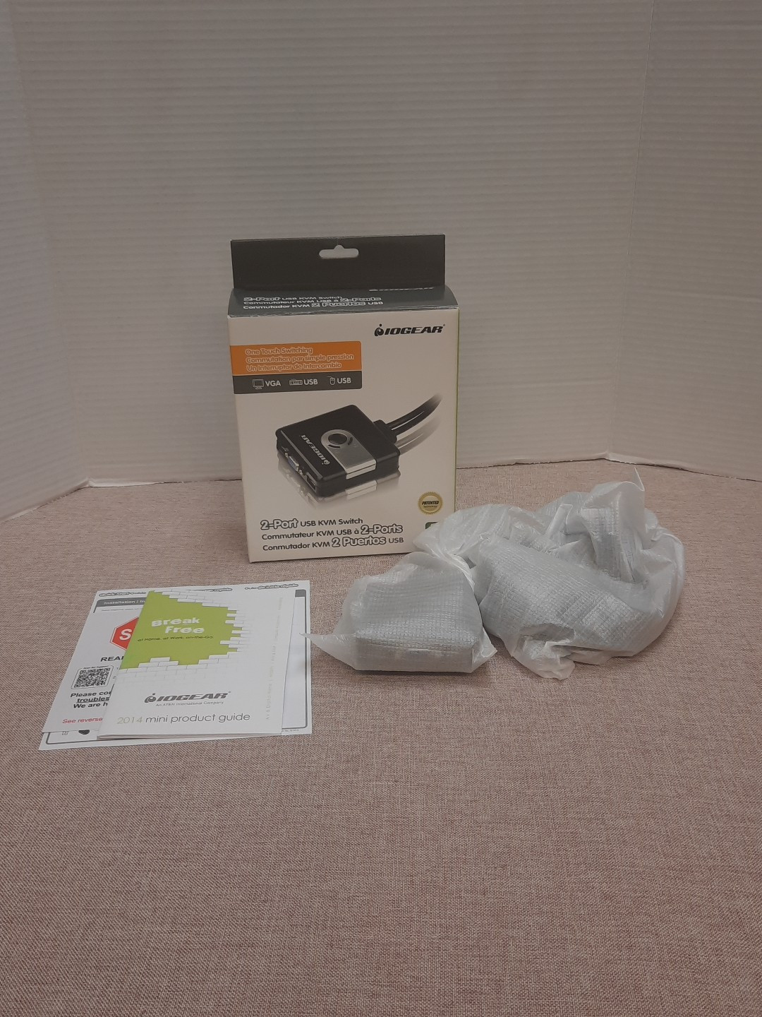 IOGEAR GCS42UW6 2-Port Compact USB VGA KVM Switch w/Built-In Cables MAC OR PC