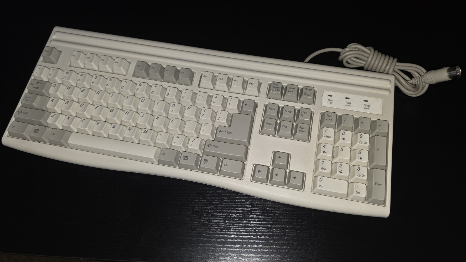 Vintage Mitsumi KPQ-E99ZC-13 Keyboard 5-Pin DIN  