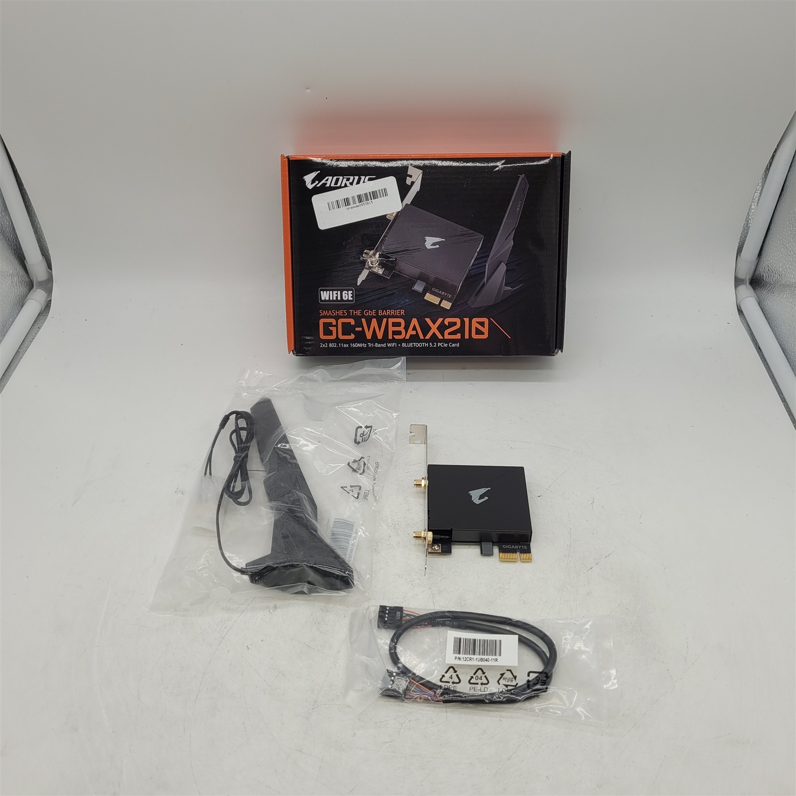 GIGABYTE AORUS GC-WBAX210 (rev. 1.0) Tri-Band Wi-Fi PCI-E Network Interface Card
