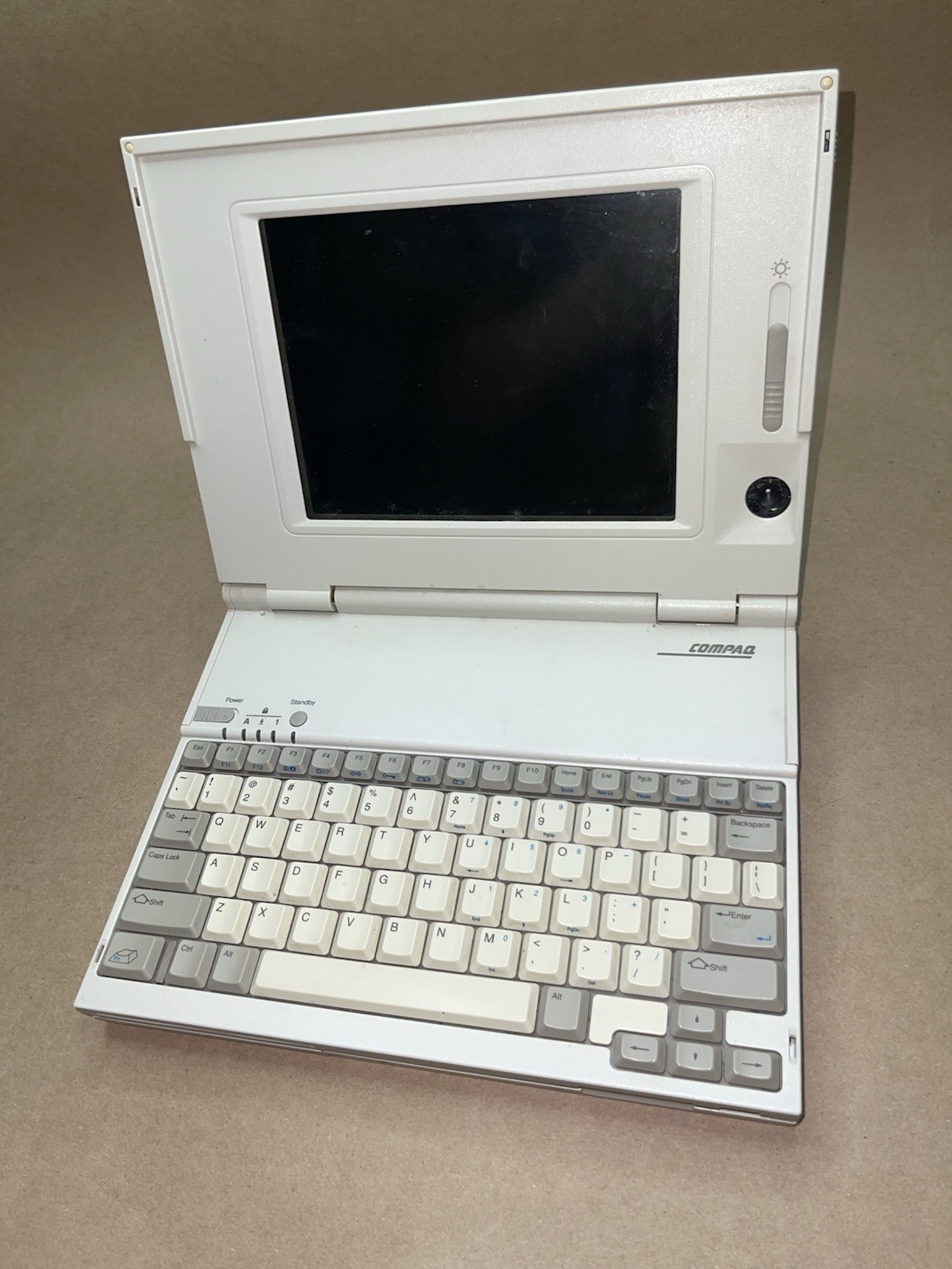 Compaq LTE Lite 4 / 33c Laptop 2810H - UNTESTED -no Charger