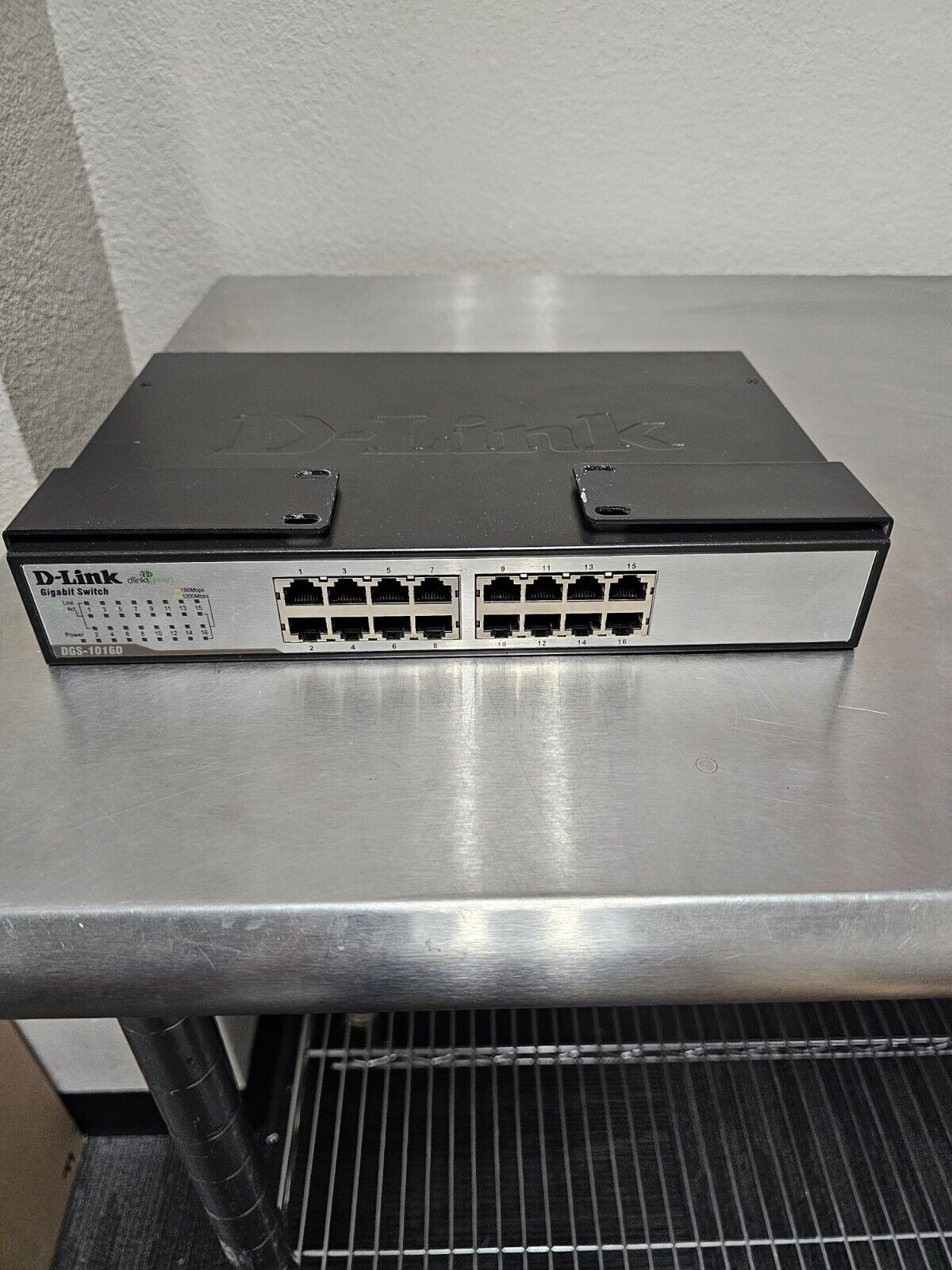 D-Link  DGS (DGS-1016D) 16-Ports Gigabit Ethernet Switch (Used)
