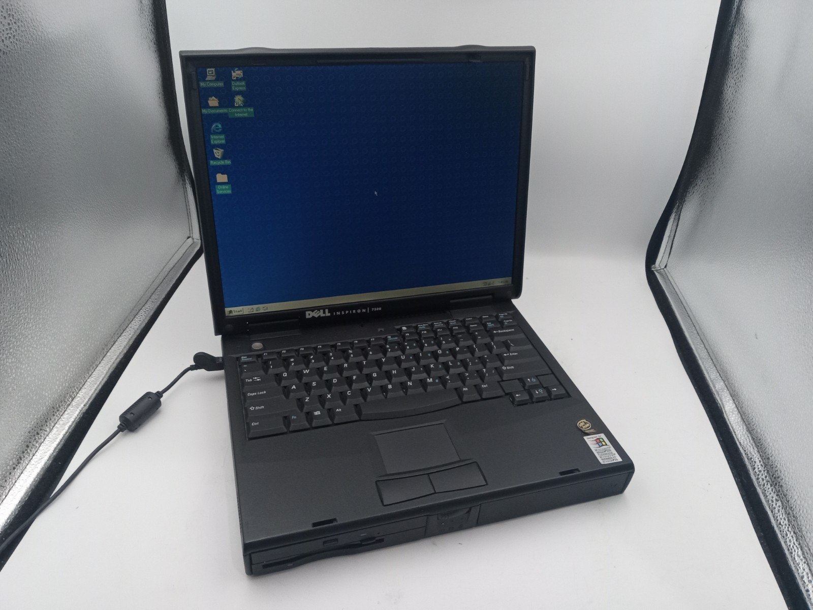 Vintage Dell Inspiron 7500 15" Celeron 500MHz 320MB 10GB Windows 98 -READ -RR