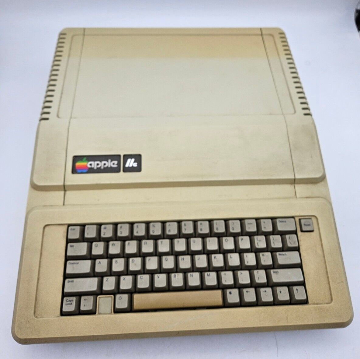 Apple IIe Vintage Computer Power on Tested