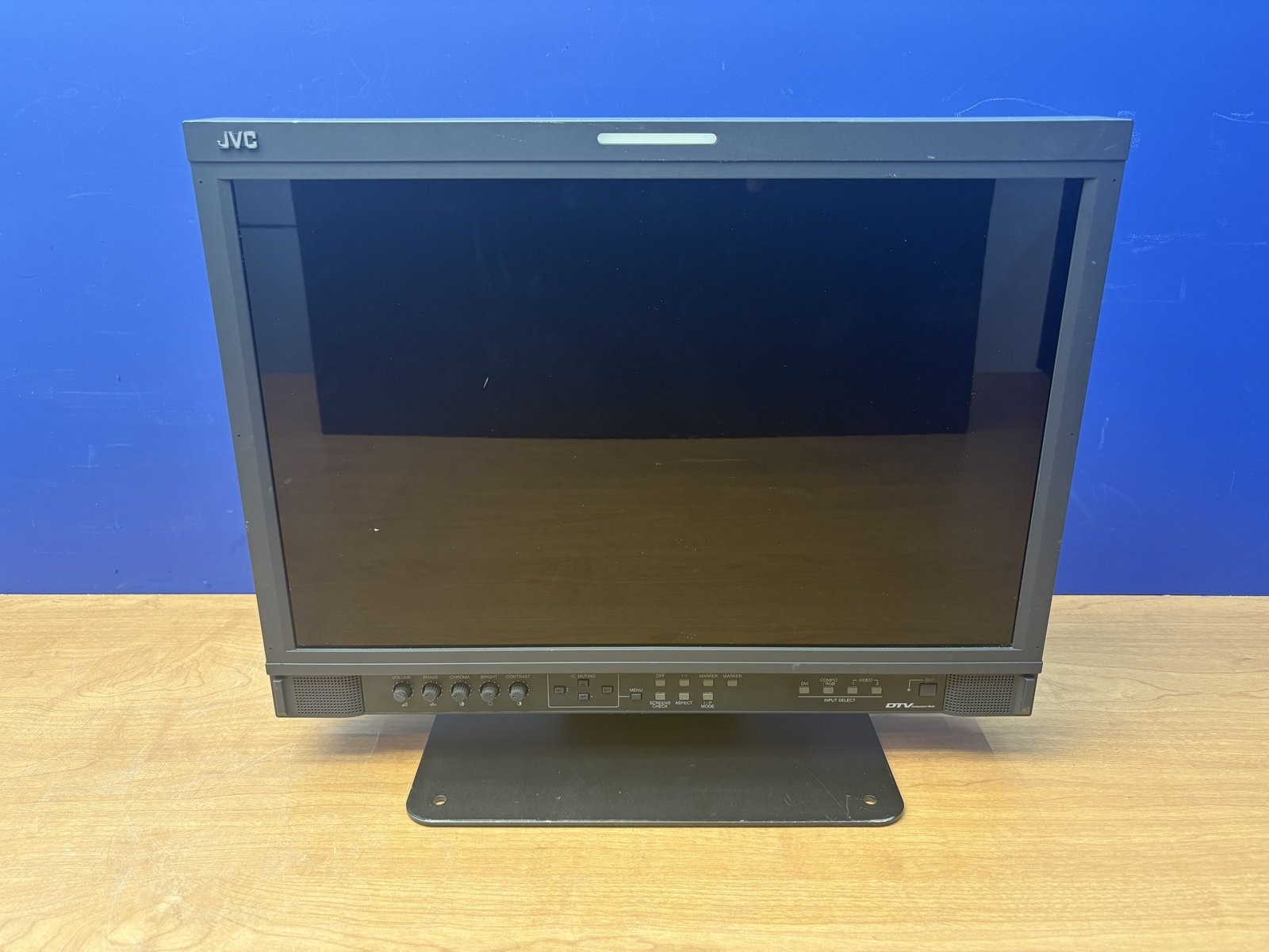 JVC MULTI FORMAT LCD MONITOR 20" MODEL: DT-V20L1D PULLED FROM WORKING CONDITION
