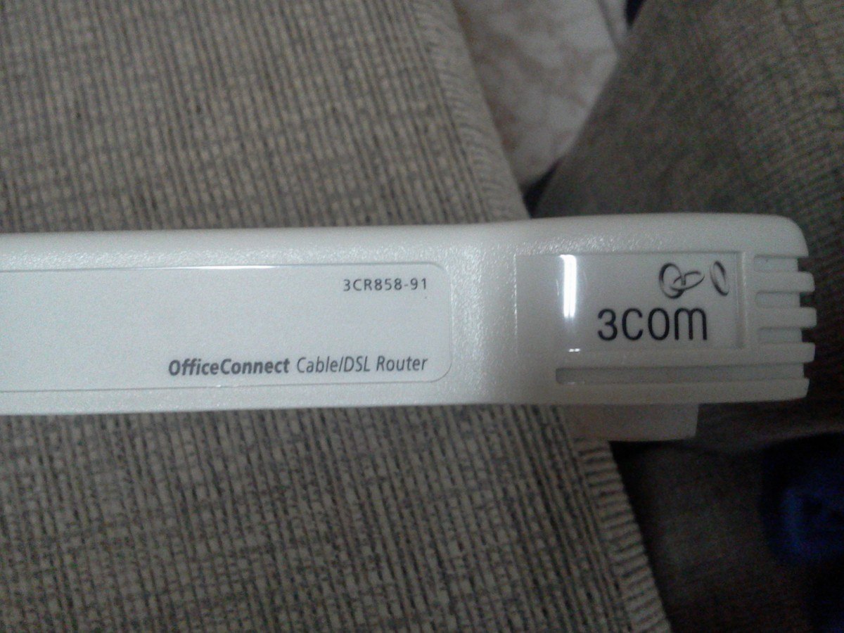 3com 3CR858-91 OfficeConnect Cable/DSL Router 1x 10/100 WAN 4x 10/100 LAN NO PSU