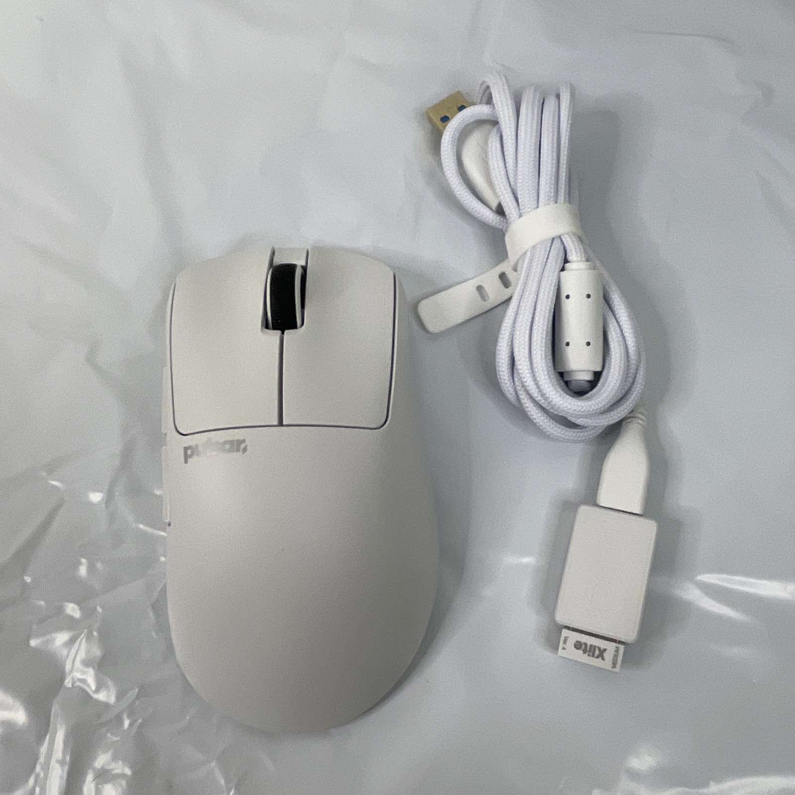 Pulsar Gaming Gears Xlite V4 Mini Wireless Mouse Medium White Great Condition