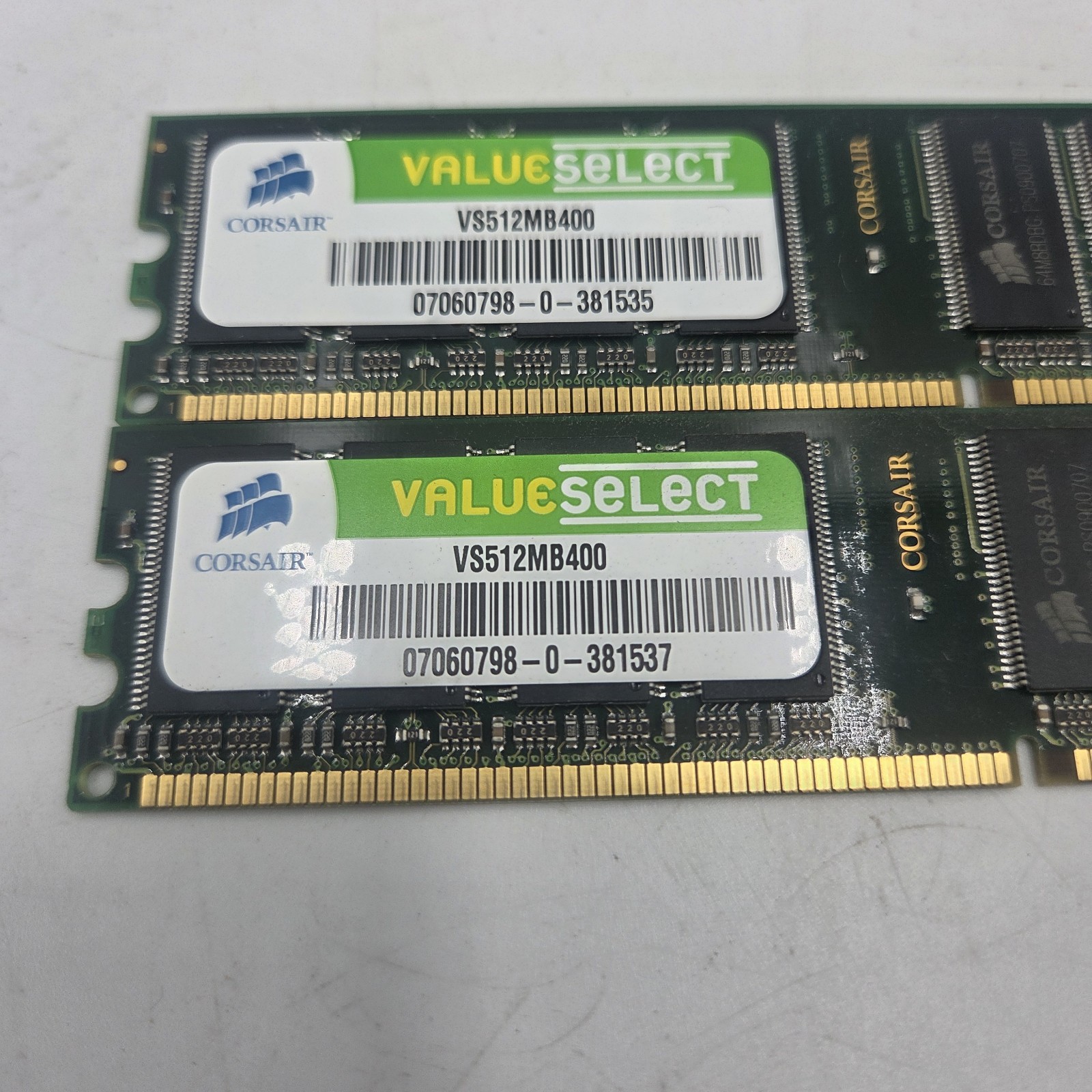 Corsair Value Select 1GB (2 x 512MB) PC-3200 DDR 400MHz 184-Pin Desktop Memory