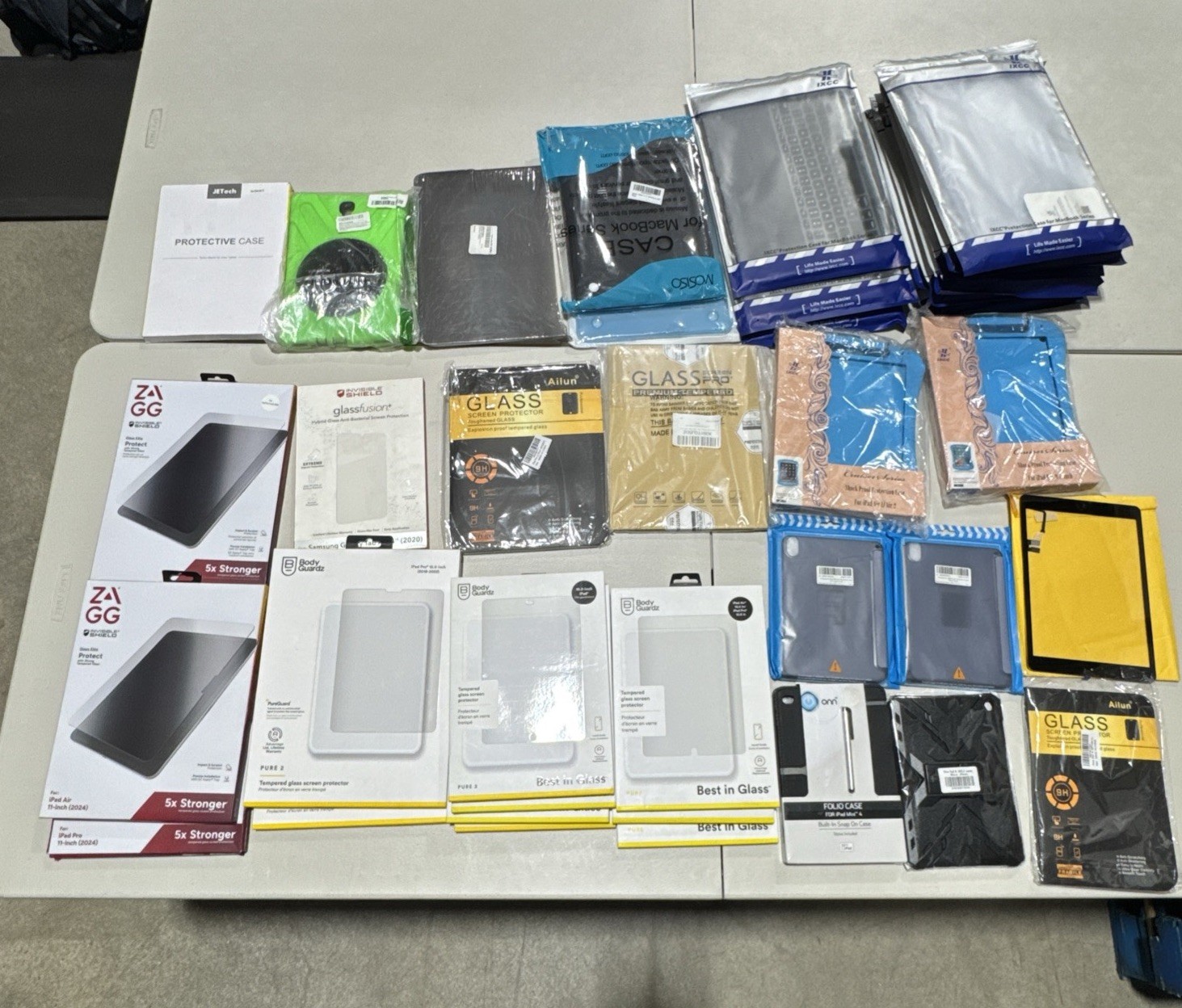 Wholesale Lot of 40x Apple MacBook & iPad Tablet Cases & Screen Protectors Mixed
