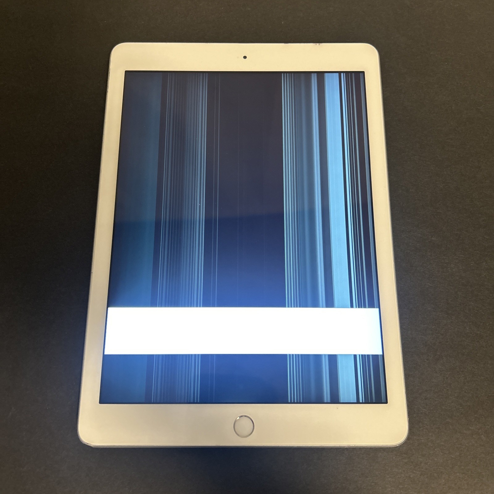 Apple iPad 6th Gen 9.7” A1893 Silver – Broken Screen / LCD Lines – For Parts