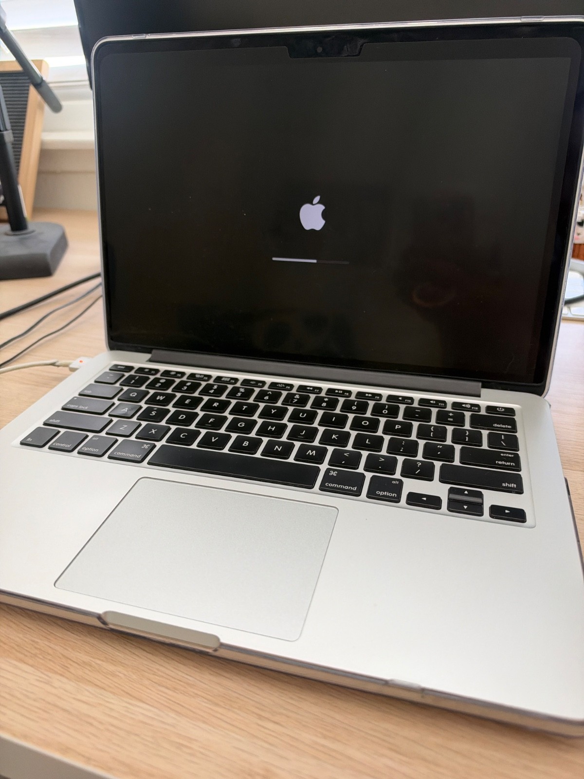 Apple MacBook Pro Ret 13” (Intel Dual-Core i5, 2.4 GHz, 8GB RAM 1600 MHz DDR3)