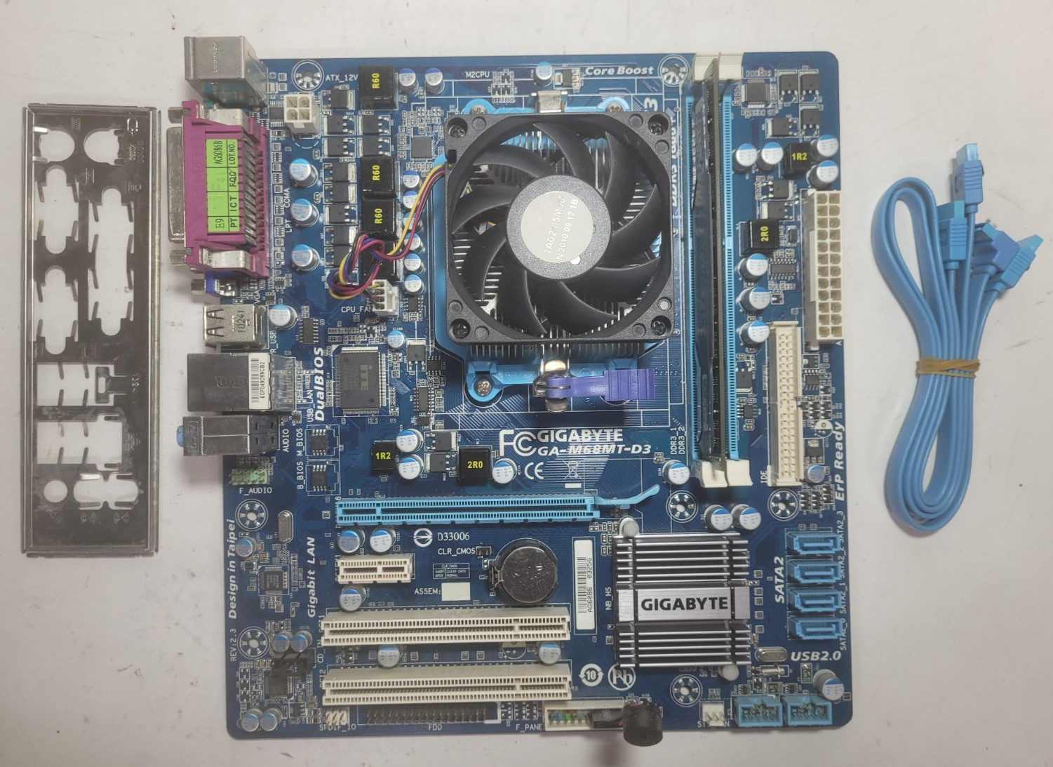 Gigabyte GA-M68MT-D3 Motherboard AMD Sempron 140 2GB RAM, IO Shield # 1883