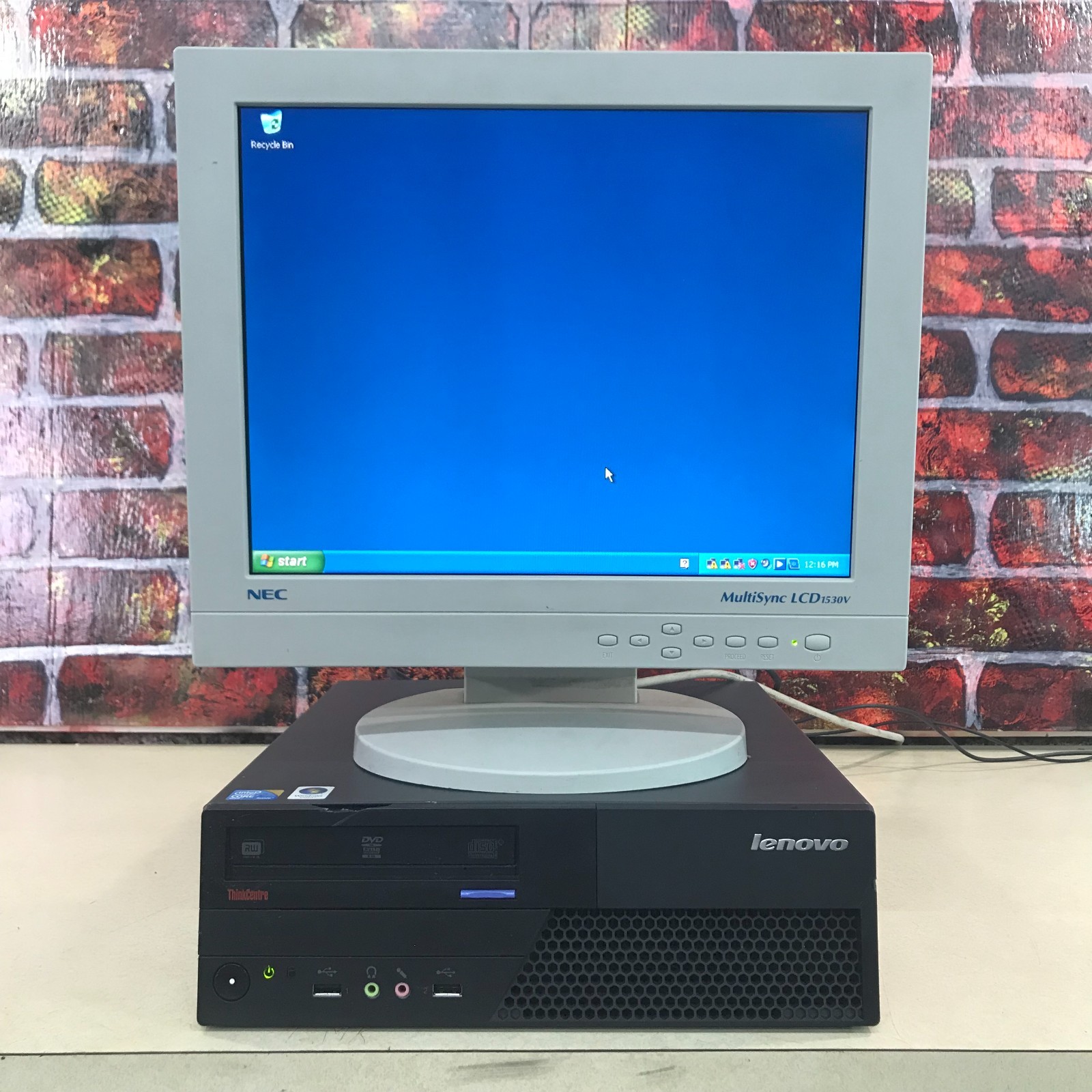 Lenovo ThinkCentre SFF PC Retro Gaming Core 2 3.00GHz 2GB RAM (Windows XP Pro)