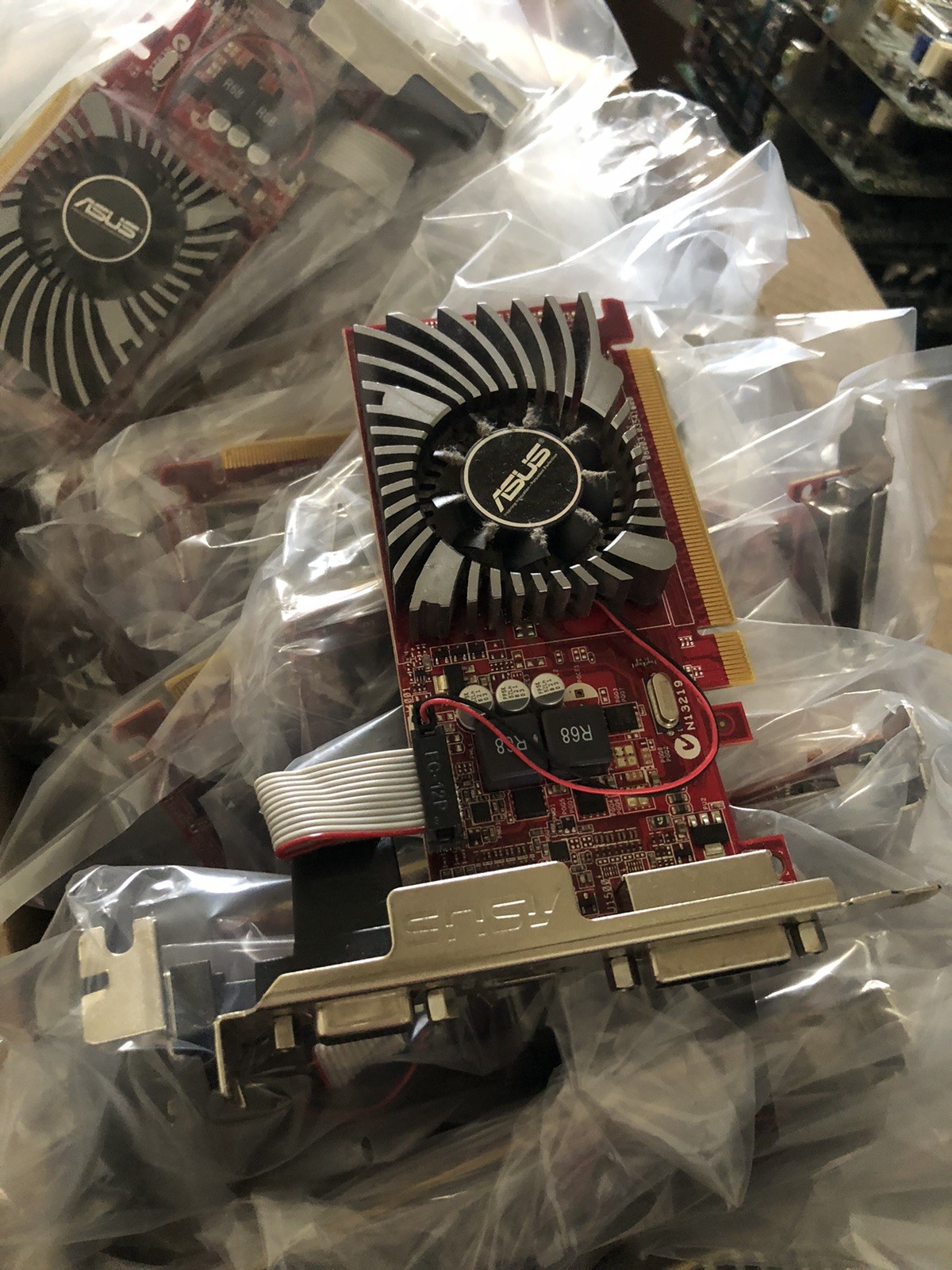 Lot Of 42 ASUS Radeon R7 240 Low Profile PCI-E 3.0 Video Card R7240-2GD3-L