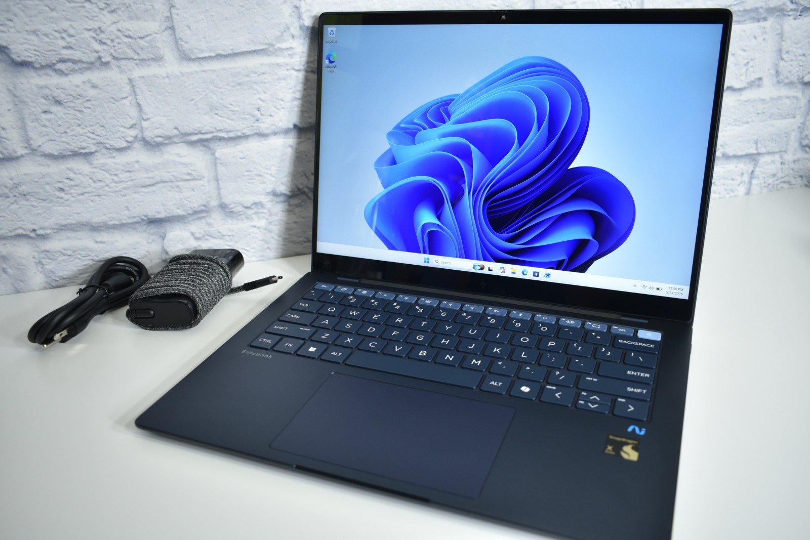 HP EliteBook Ultra G1q 14" Snapdragon X Elite 16GB RAM 1TB SSD 2.2K W11P