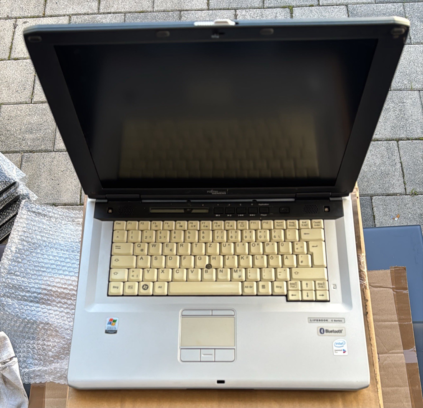 Fujitsu Siemens Lifebook C1410 screen display battery keyboard housing OK
