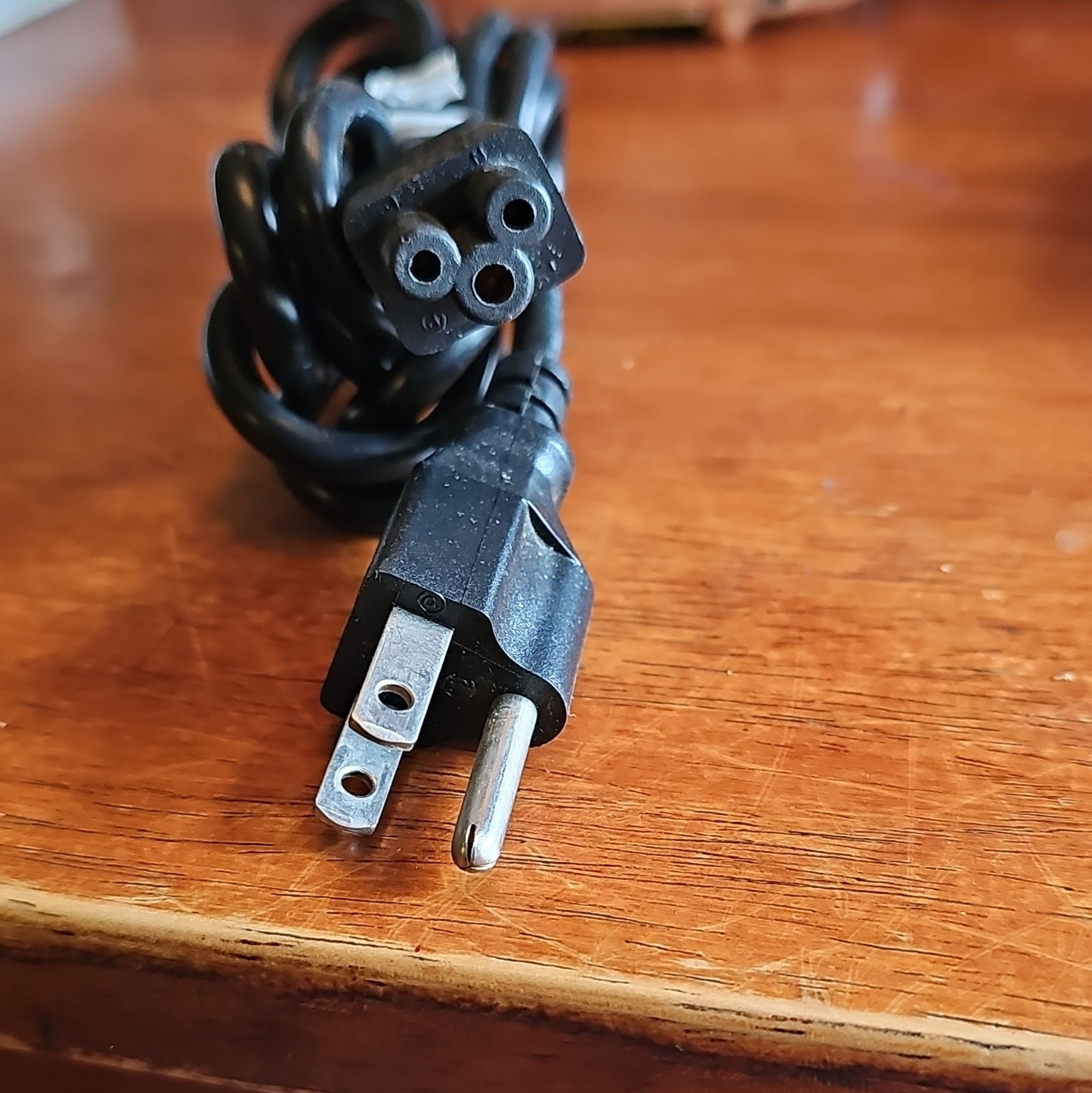 Longwell NEMA 5-15P 3-Prong to IEC 60320 C5 Power Cable Cord Black