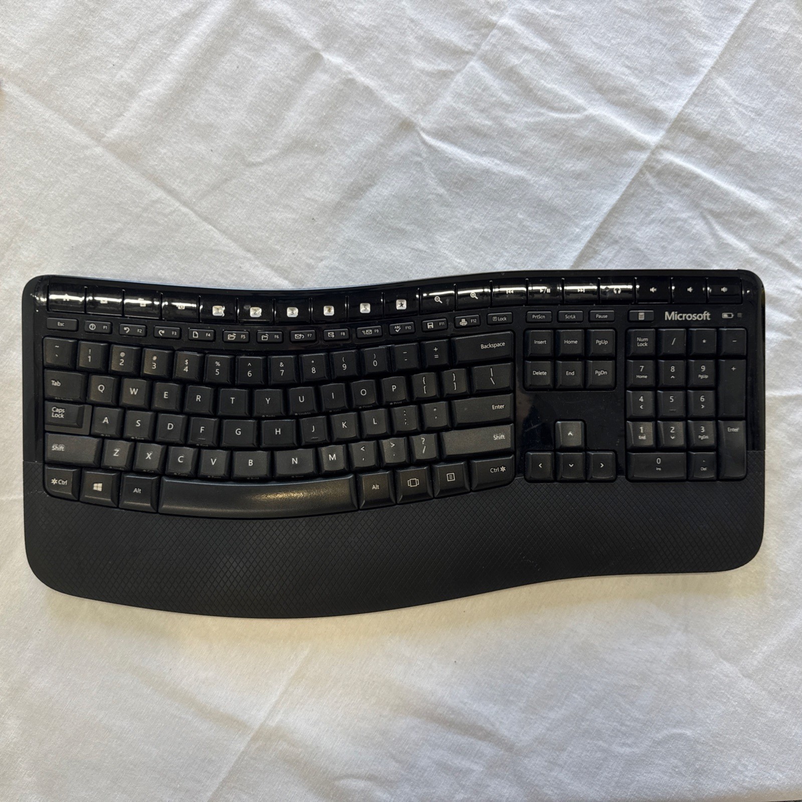 Microsoft Wireless Comfort Keyboard 5050 Model 1728  Ergonomic Tested/works
