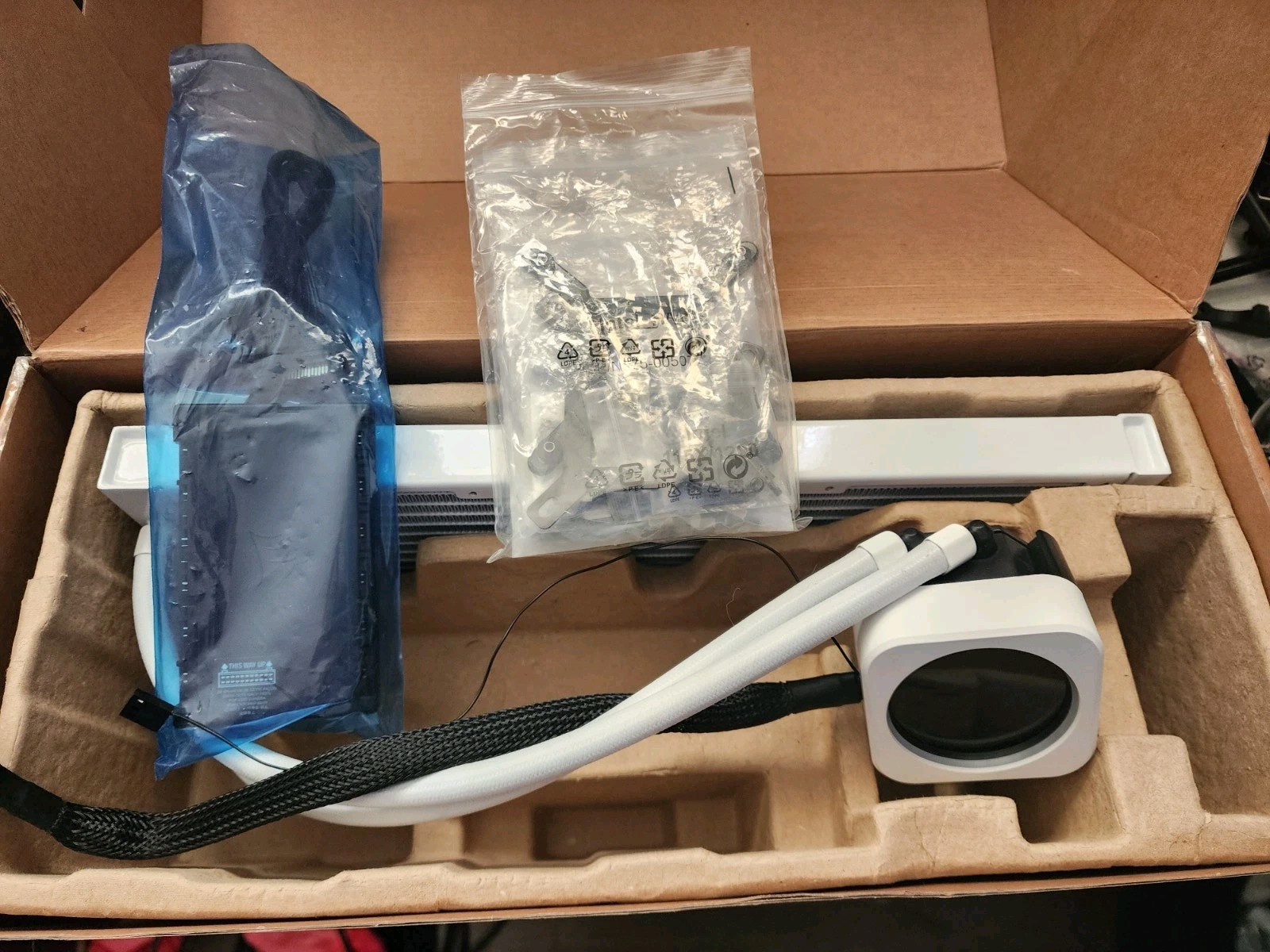 CORSAIR iCUE H150i ELITE LCD 360mm AIO CPU Cooler In White - Open Box Tested