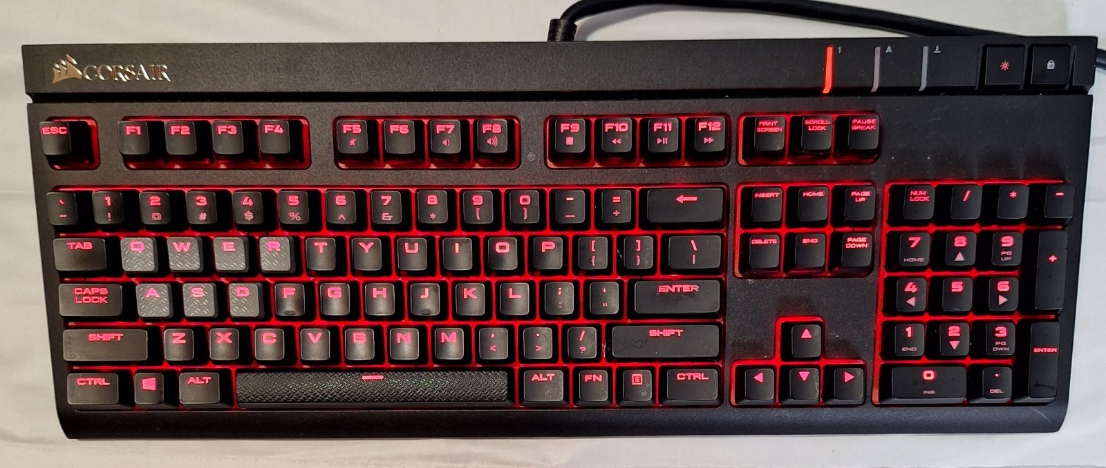 Corsair STRAFE Mechanical Gaming Keyboard MX Cherry Red Backlite Tested