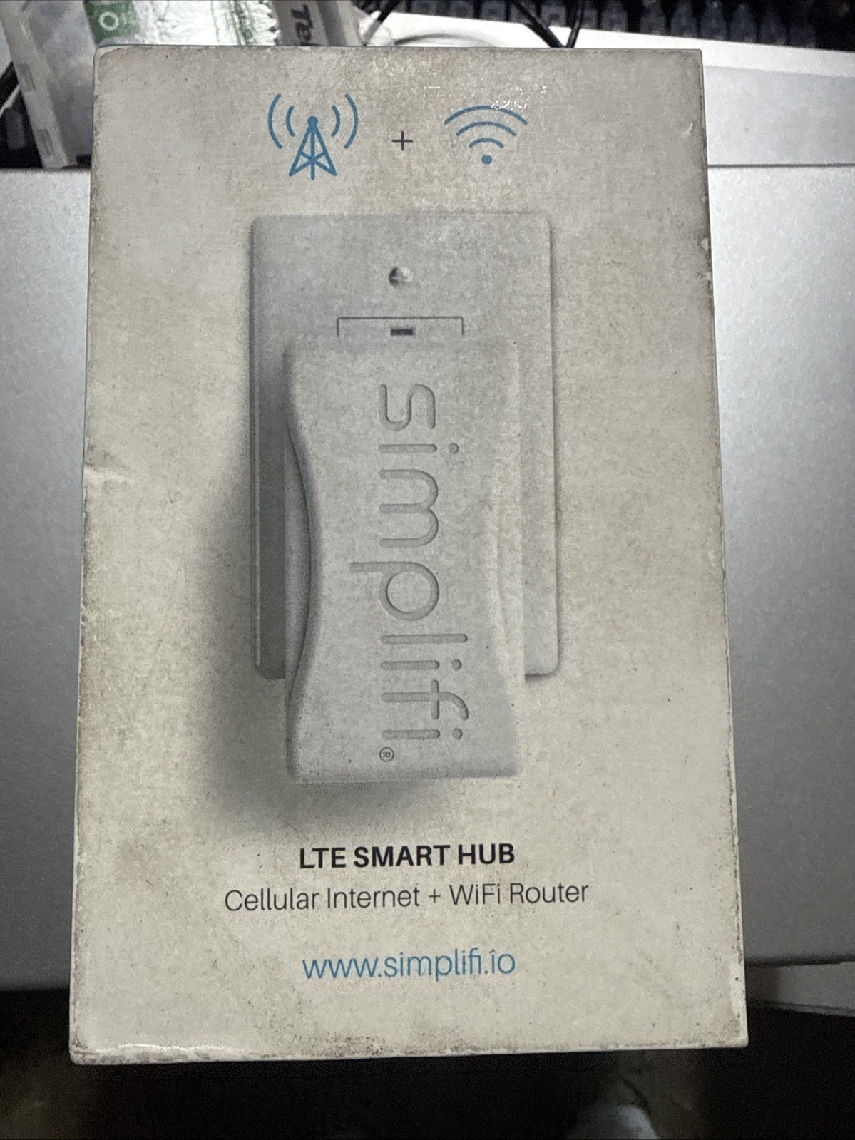 Simplifi LTE Smart Hub Cellular Internet + Wi-Fi Router (BS6425L-AF-11) - White