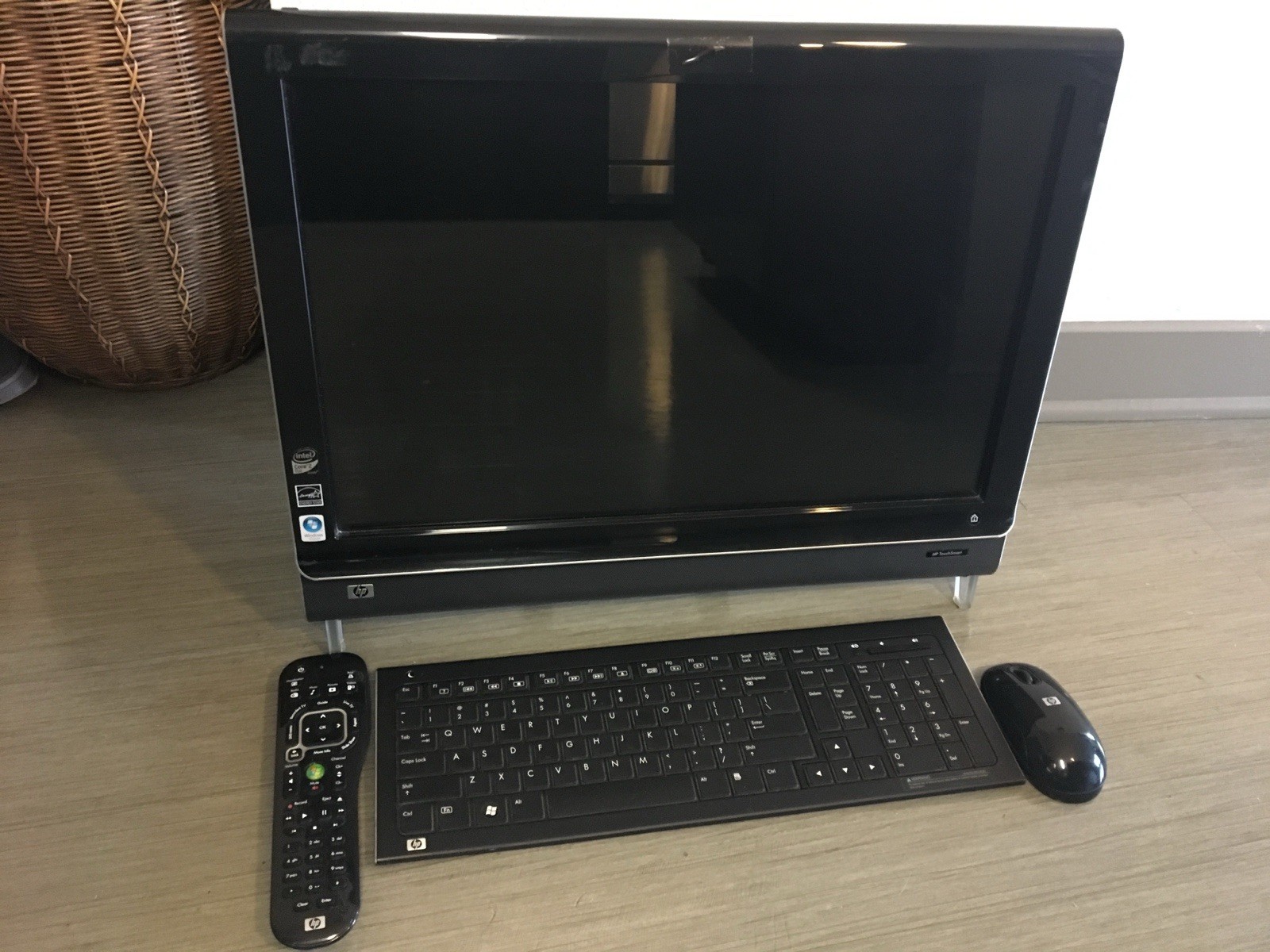 The HP TouchSmart IQ500 is a 22-inch all-in-one touchscreen desktop 