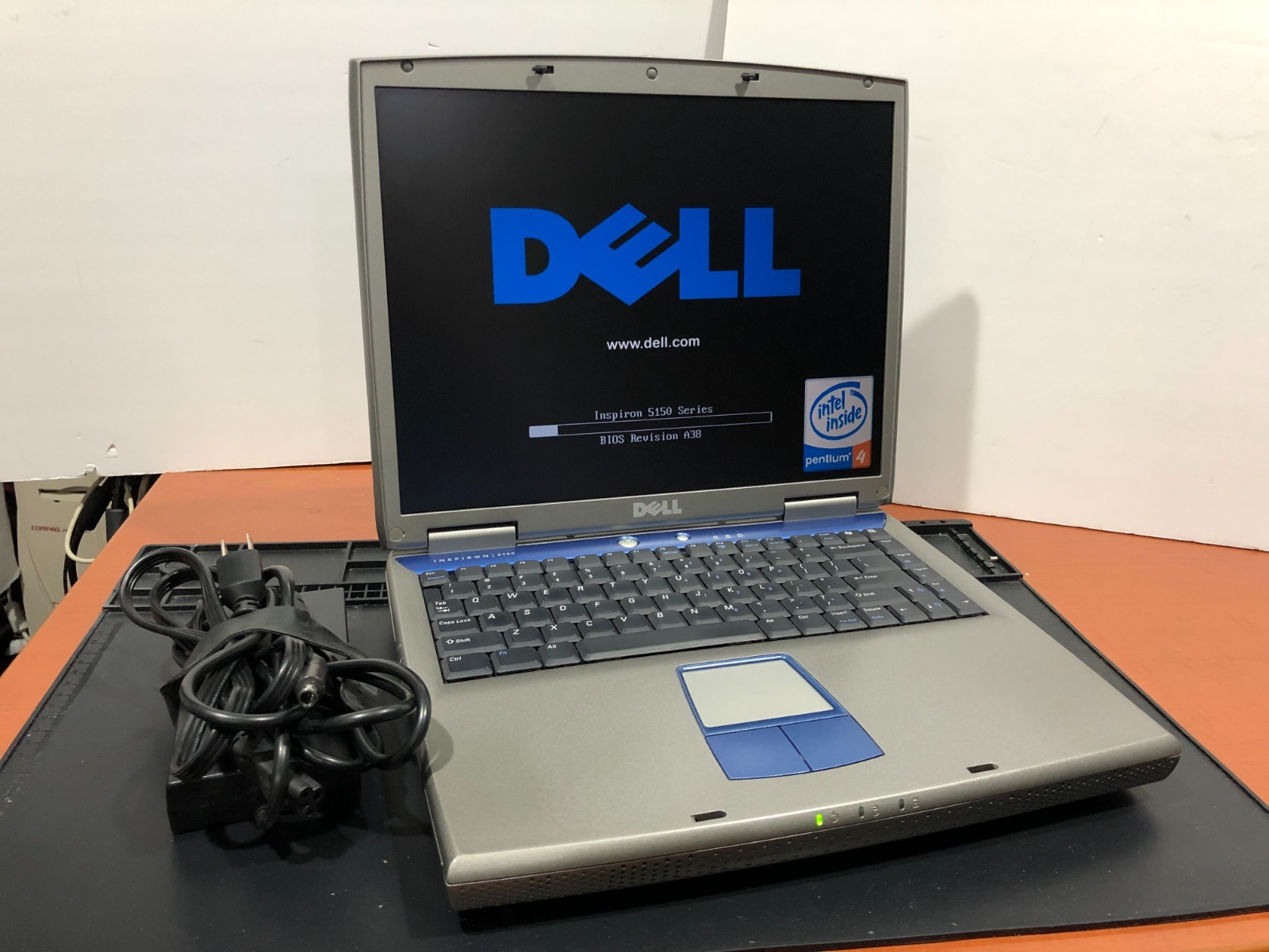 Dell Inspiron 5150 Retro Gaming WinXP Laptop - 3.06GHz P4, 1GB RAM, NVIDIA FX
