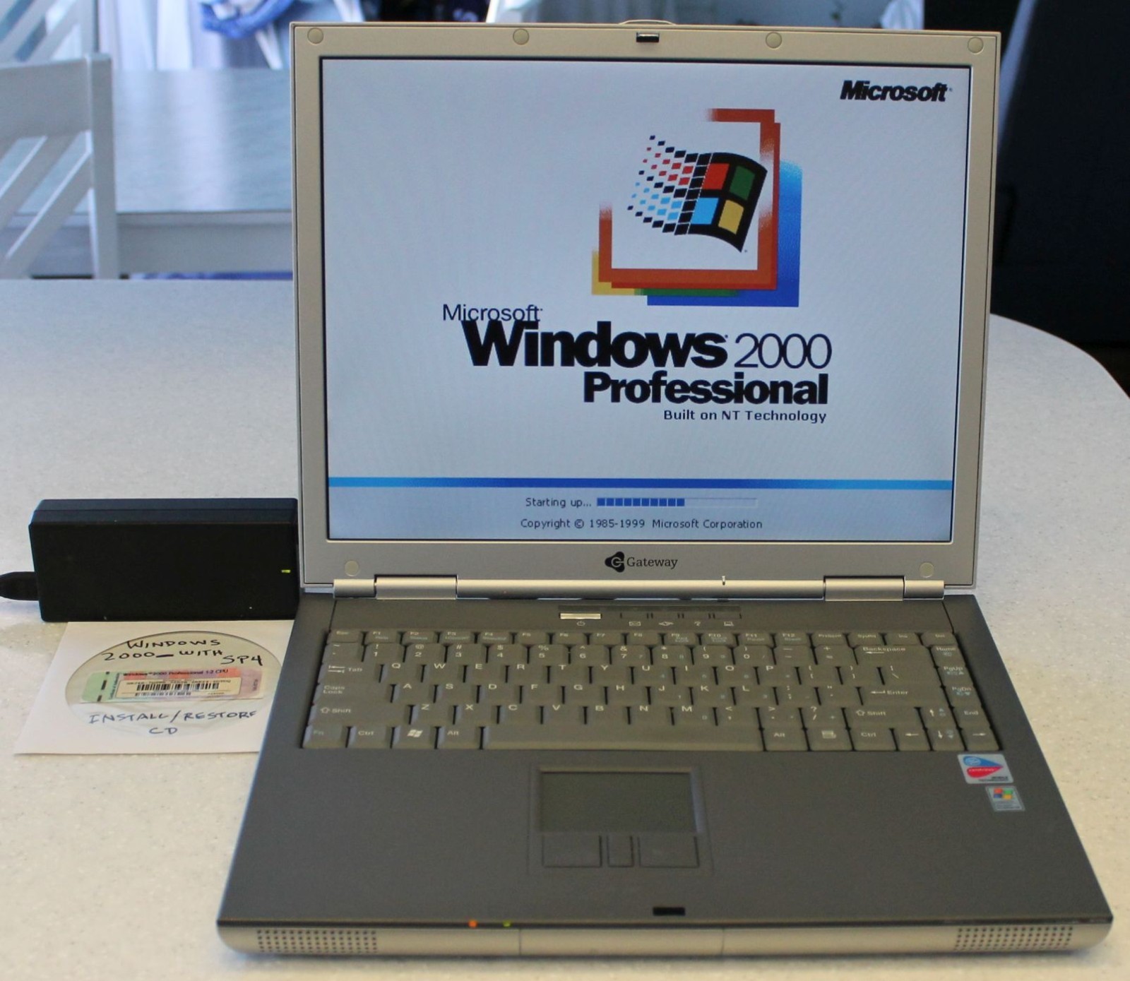 Gateway Windows 2000 Laptop,60GB HD, 1GB RAM,CDRW/DVD,Charge,OS Restore CD