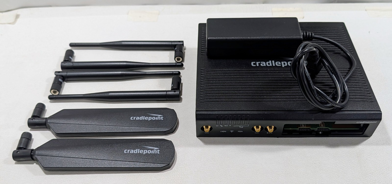 Cradlepoint AER2200 600Mbps Cell Router BA12200600MNNN 4G LTE Enterprise - *READ